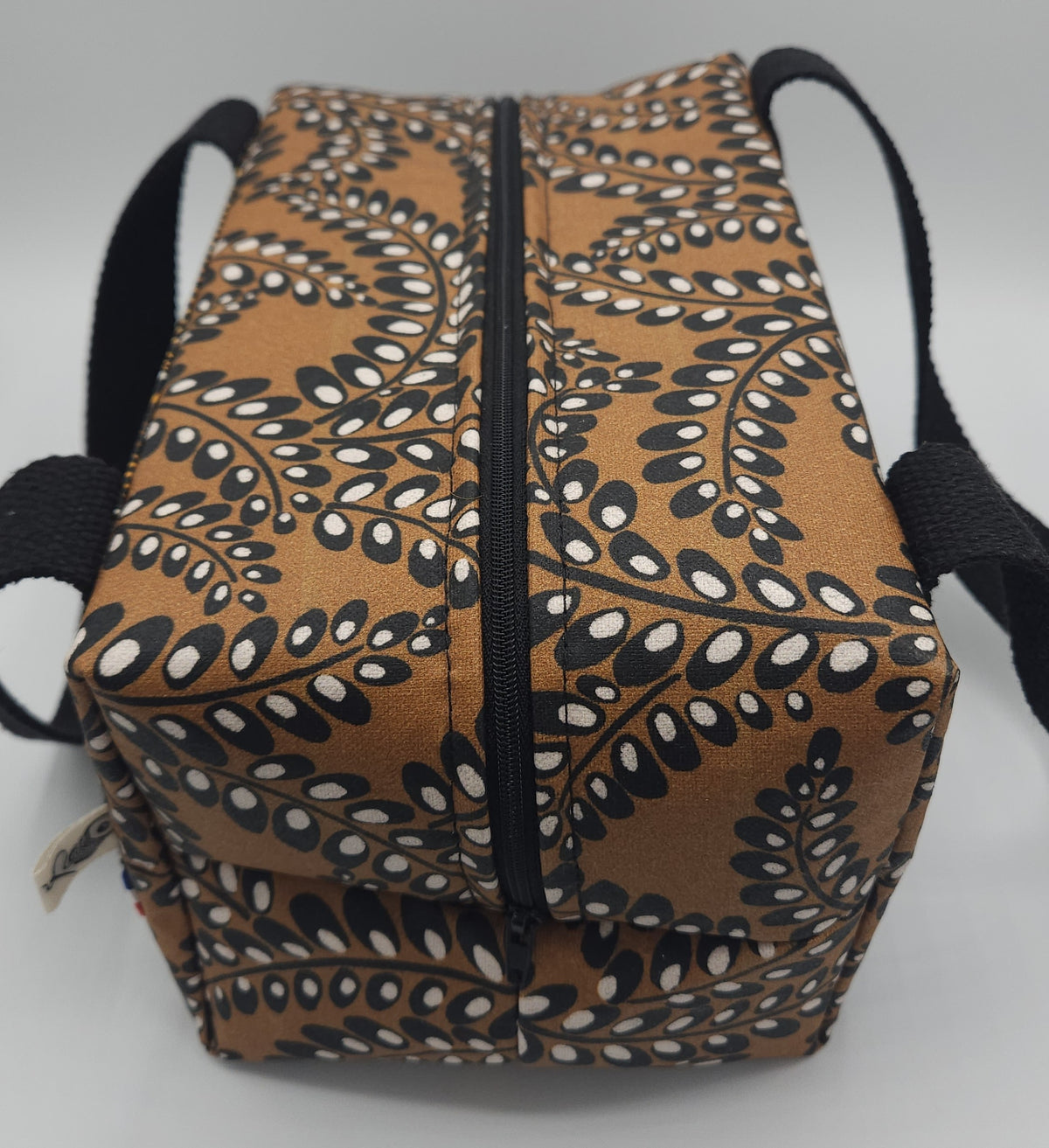 Lunch bag isotherme Po'Fil - couleur marron avec motif feuilles - 2 anses noires - fermeture zippée