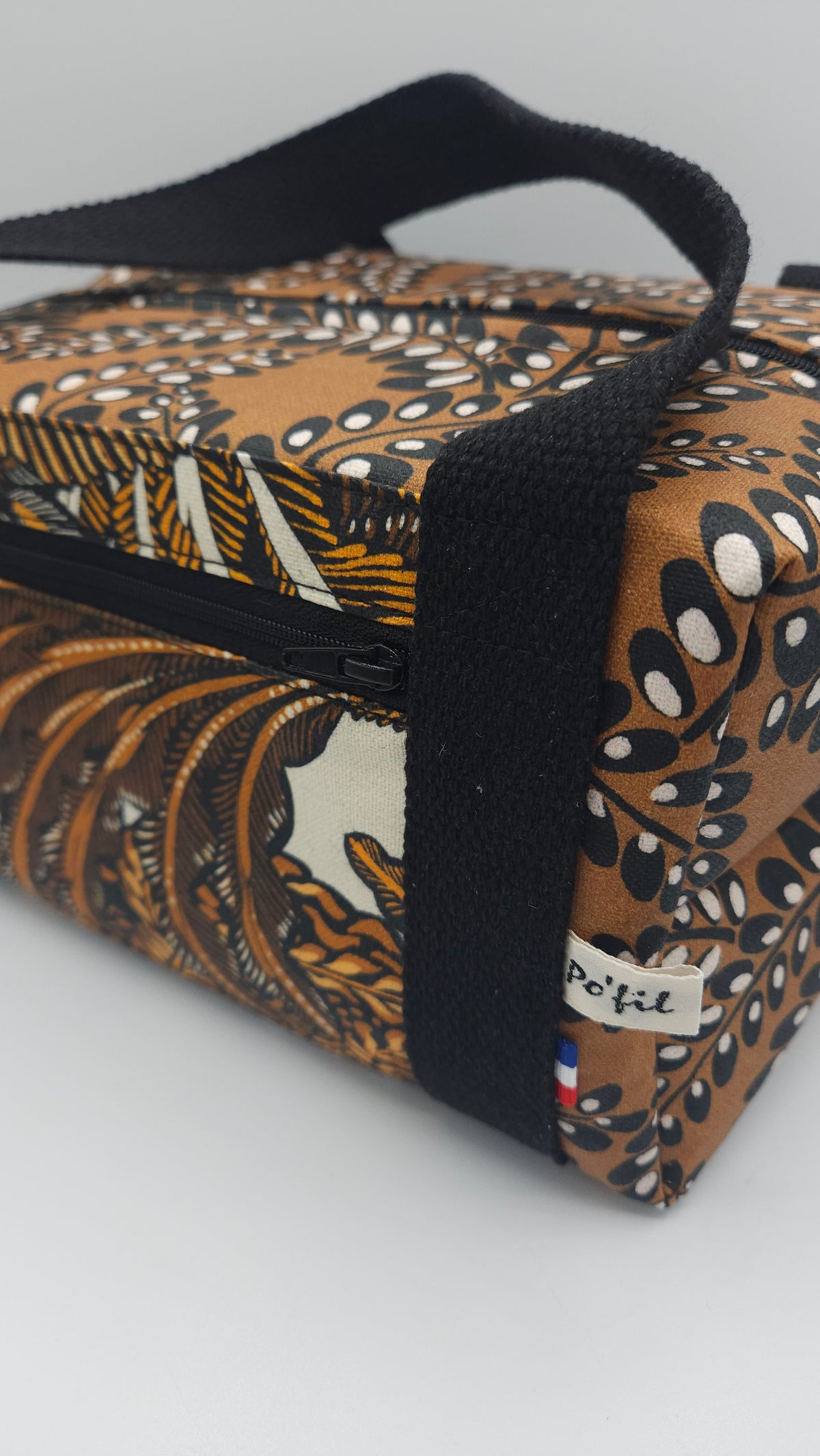 Lunch bag isotherme Po'Fil - couleur marron avec motif feuilles - 2 anses noires - fermeture zippée - pochette latérale