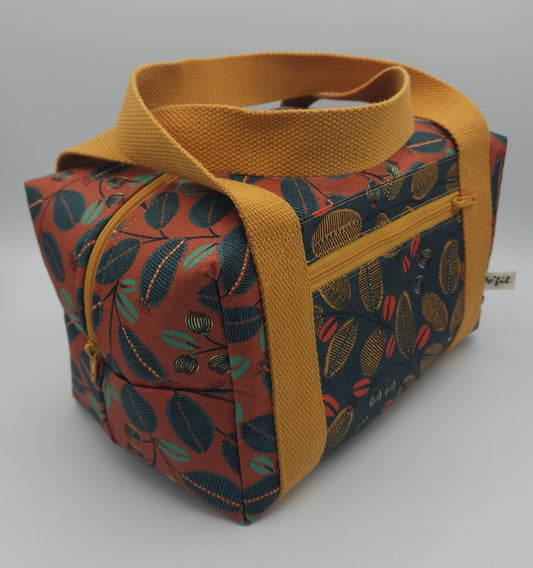 Lunch bag isotherme avec 2 anses et 1 petite poche zippée sur le devant - artisanat haute-loire Po Fil