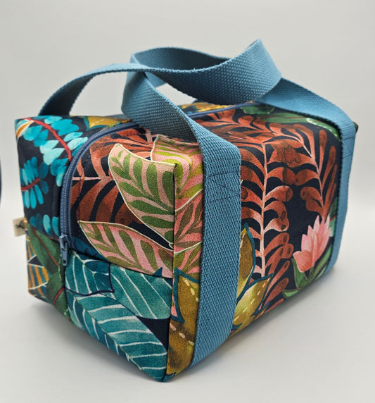 lunch bag coloré isotherme - fabrication artisanale de Haute-Loire. idéal pour la pause déjeuner au travail. 