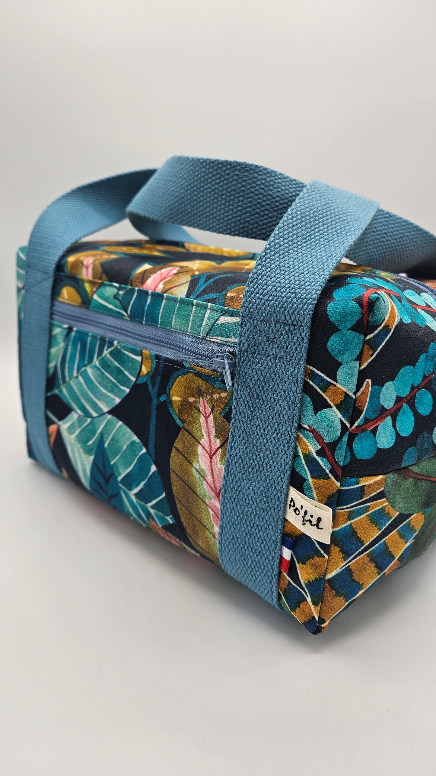 lunch bag coloré isotherme - fabrication artisanale de Haute-Loire. idéal pour la pause déjeuner au travail. 