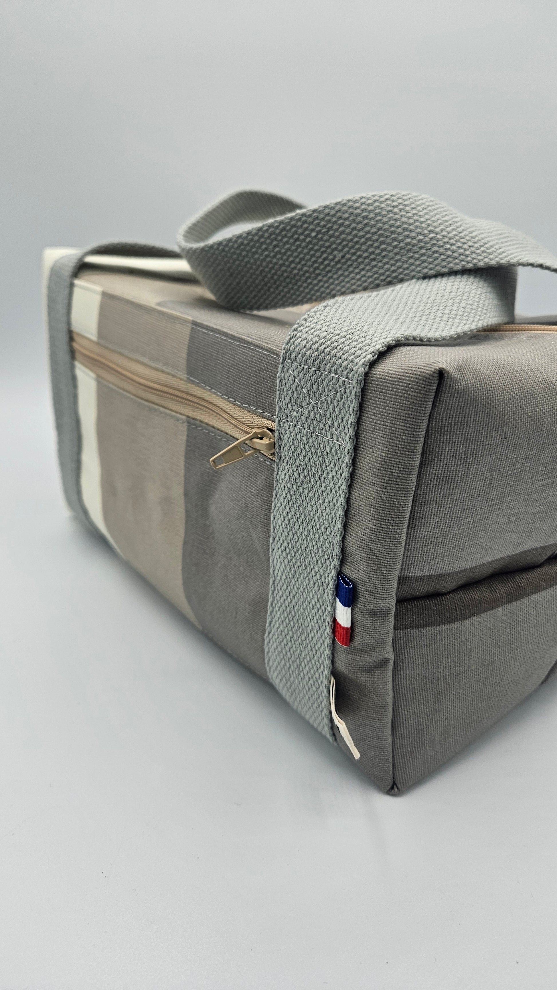 lunch bag isotherme - création unique artisanale - couleurs clairs - pour femme ou homme. 