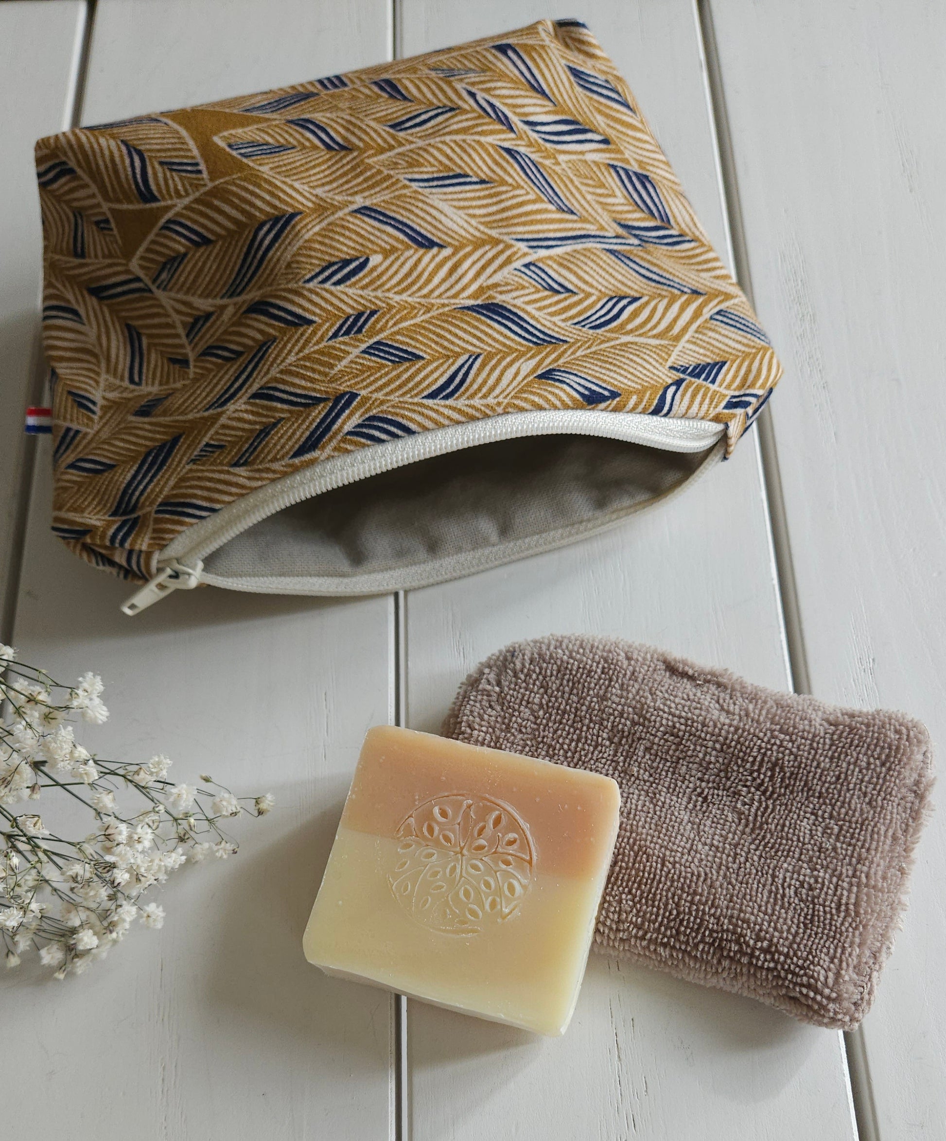 trousse beauté de voyage avec savon et mini-gant tout doux- cadeau artisanat pour femme - trousse beauté de voyage pour femme- 