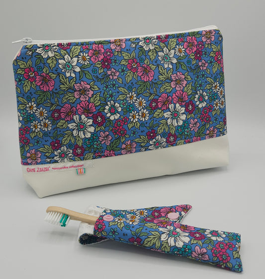 Set de toilette pour femme - motif fleuri - fait-main en Haute-Loire - trousse de toilette fleuri et son étui à brosse à dents assorti. confection artisanale et locale.