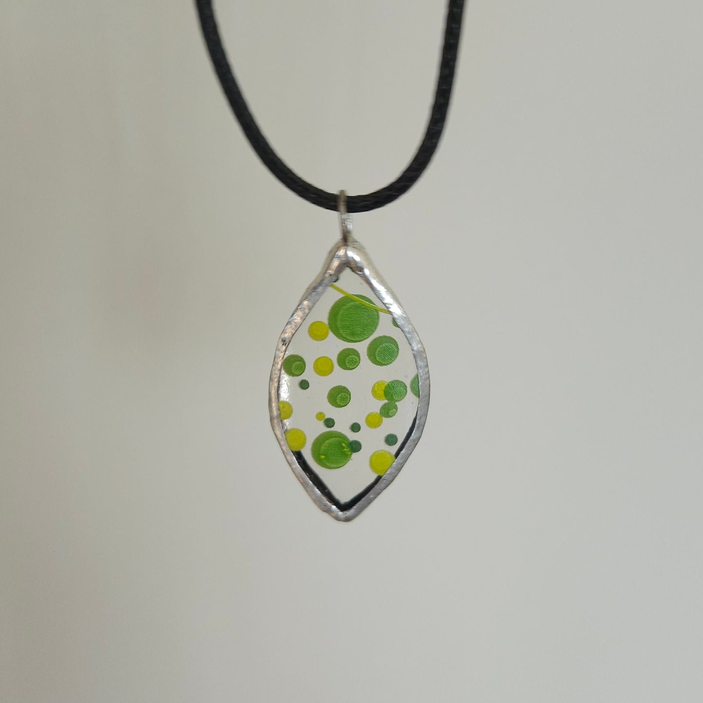 Pendentif en verre upcyclé - artisanat de Haute-Loire - Création unique et originale - verre recyclé
