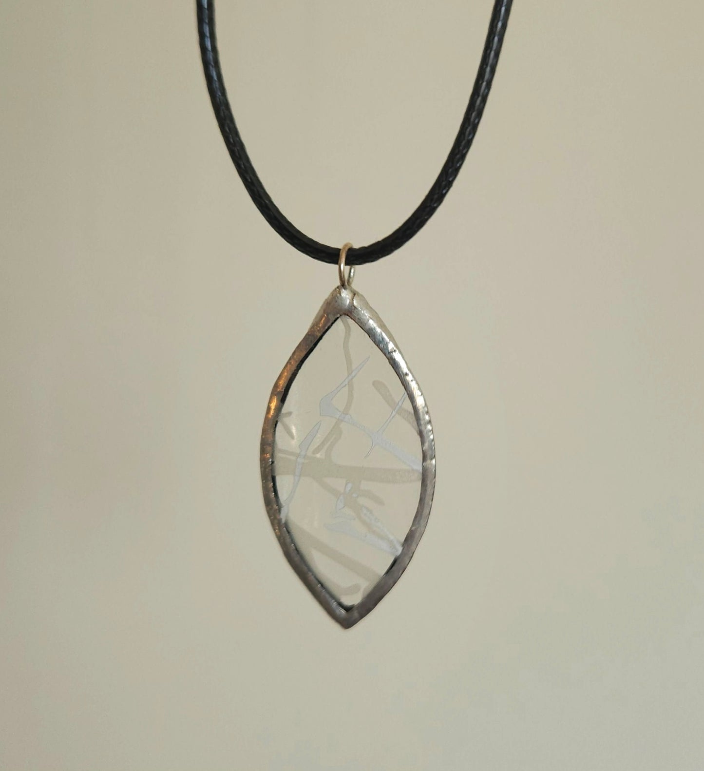 Pendentif en verre upcyclé - artisanat de Haute-Loire - Création unique et originale - verre recyclé