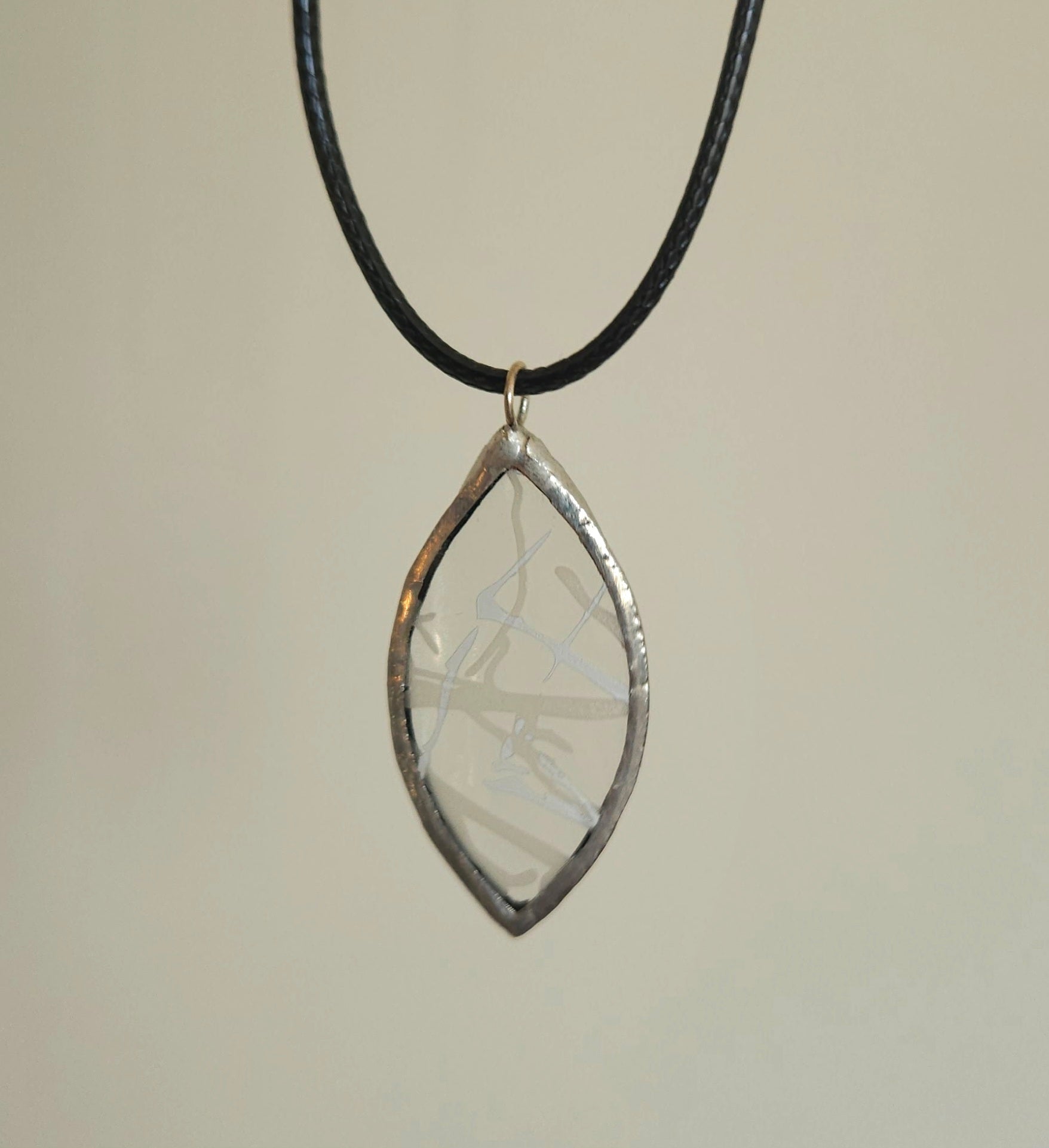 Pendentif en verre upcyclé - artisanat de Haute-Loire - Création unique et originale - verre recyclé