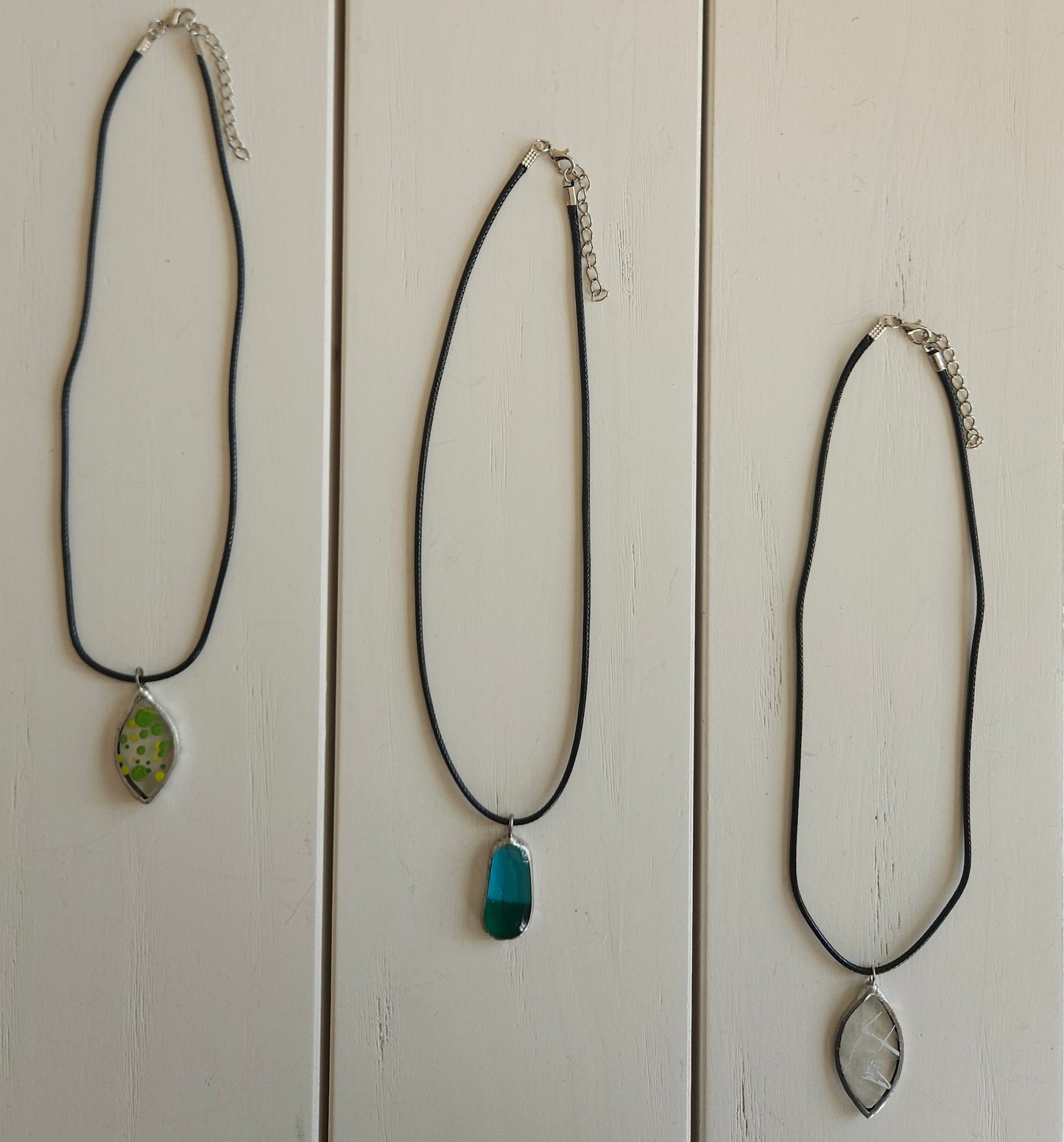 Pendentif en verre upcyclé - artisanat de Haute-Loire - Création unique et originale - verre recyclé