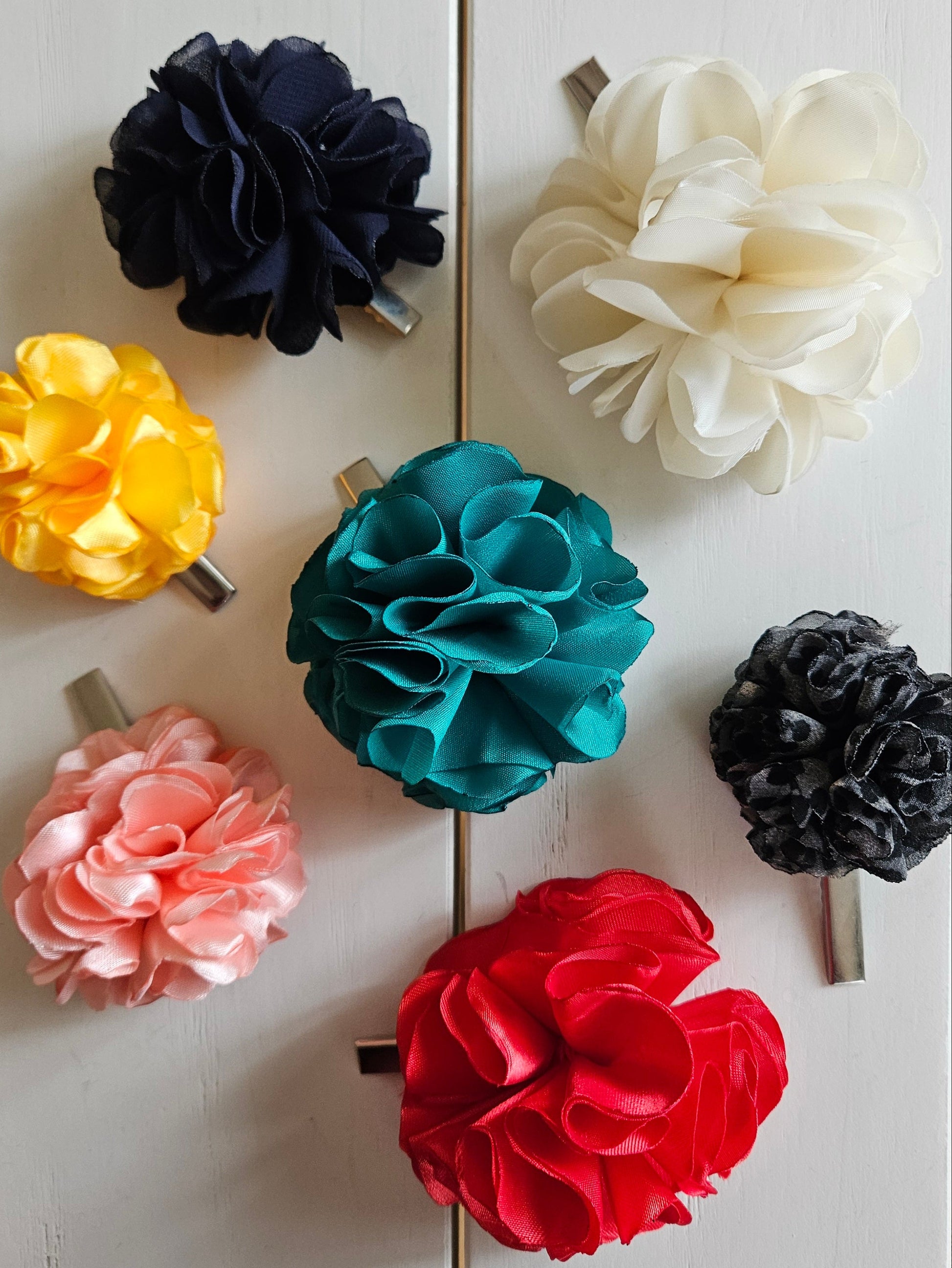 Pince cheveux Fleur en tissus upcyclés - artisanat d'Auvergne - style bohème-chic - coiffure mariage , danse flamenco , esprit bohème.