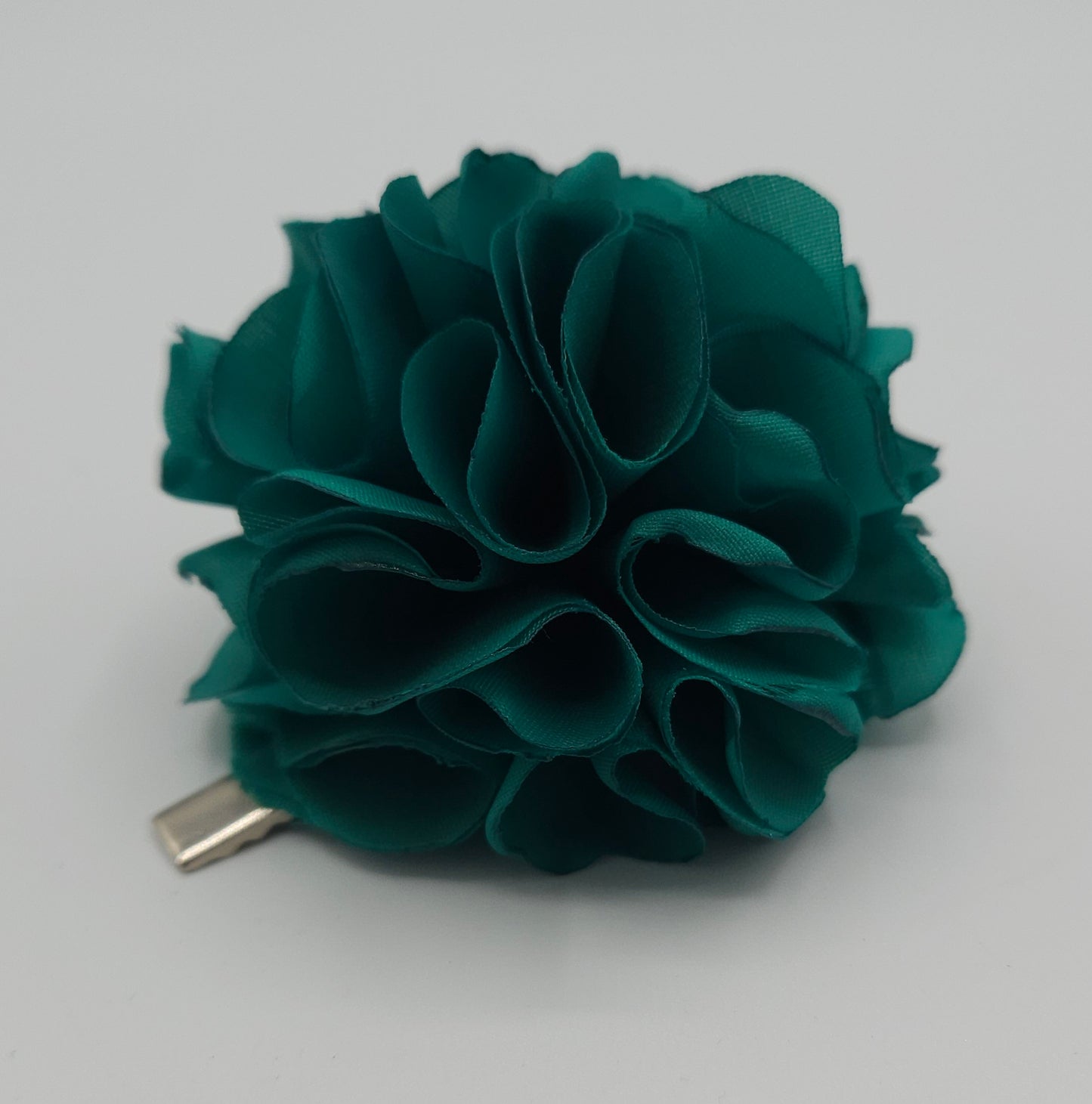 Pince cheveux Fleur en tissus upcyclés - couleur vert - artisanat d'Auvergne - style bohème-chic - coiffure mariage , danse flamenco , esprit bohème.