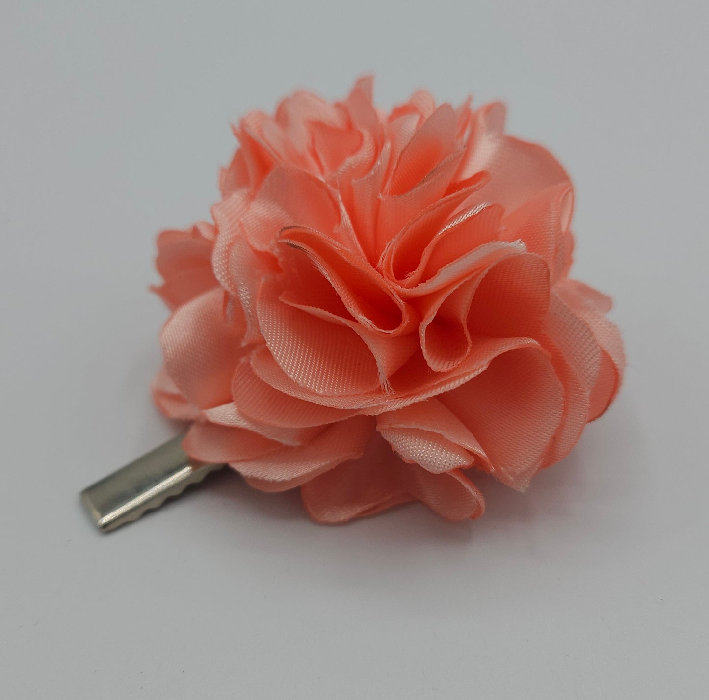 Pince cheveux Fleur en tissus upcyclés - couleur rose poudré-  artisanat d'Auvergne - style bohème-chic - coiffure mariage , danse flamenco , esprit bohème.