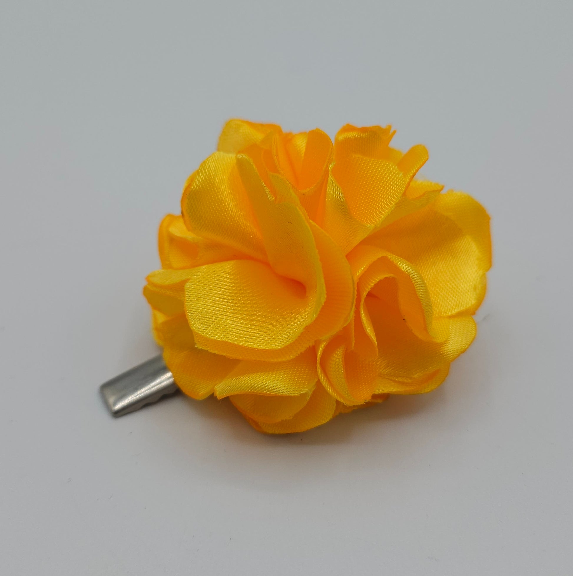 Pince cheveux Fleur en tissus upcyclés - couleur jaune canaris -  artisanat d'Auvergne - style bohème-chic - coiffure mariage , danse flamenco , esprit bohème.