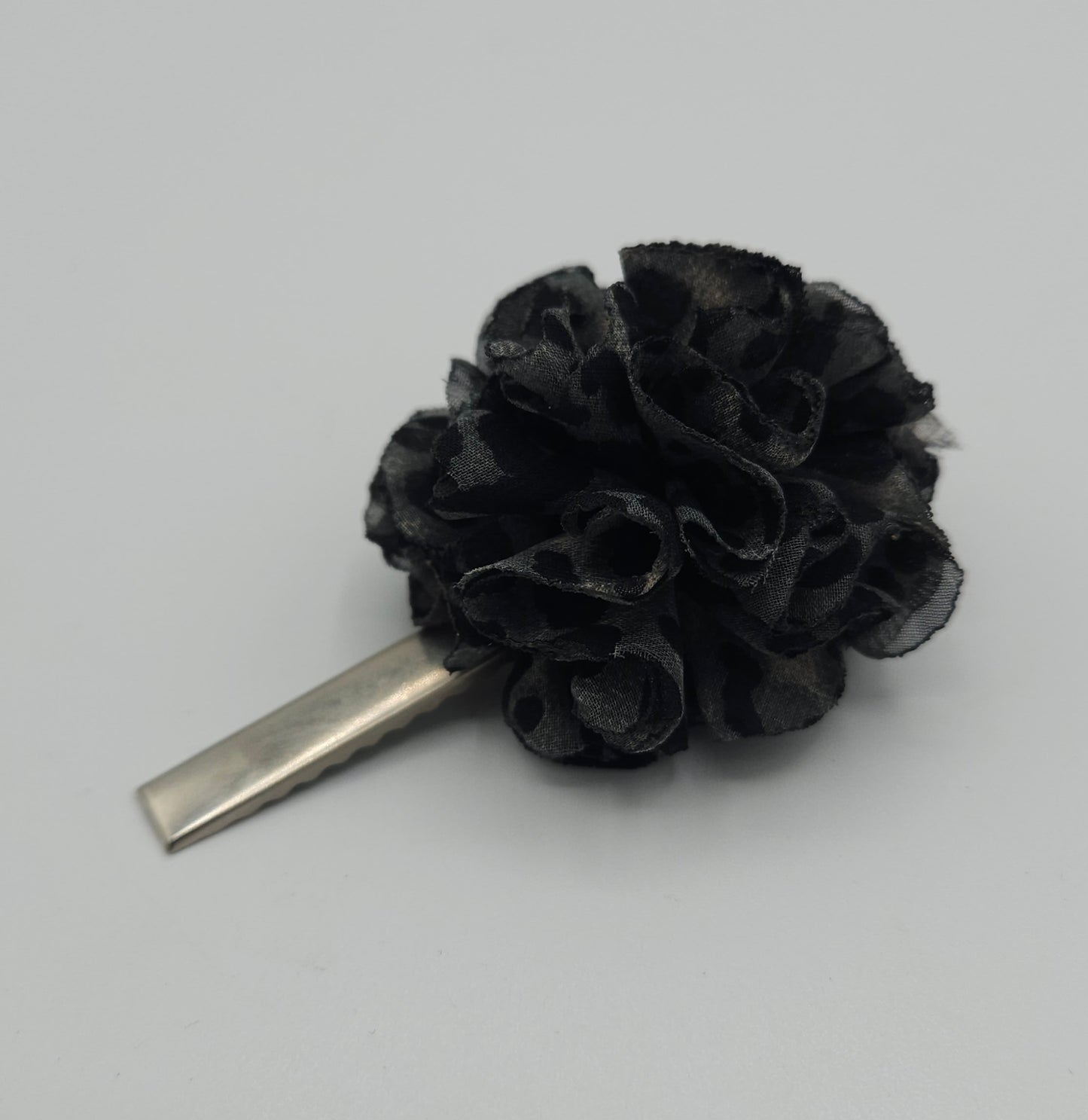 Pince cheveux Fleur en tissus upcyclés - artisanat d'Auvergne - style bohème-chic - coiffure mariage , danse flamenco , esprit bohème.