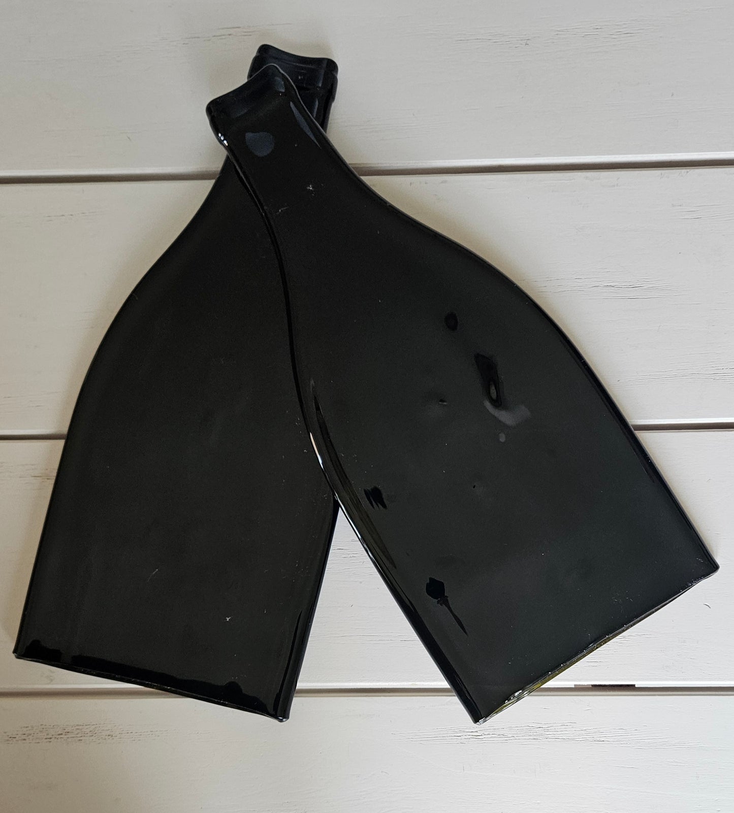 Planche apéro en verre upcyclé, design et responsable ! Fabriquée à partir de bouteilles en verre transformées artisanalement. Idéal plateau de présentation, dessous de plats ... couleur vert foncé - planche pour sushi 