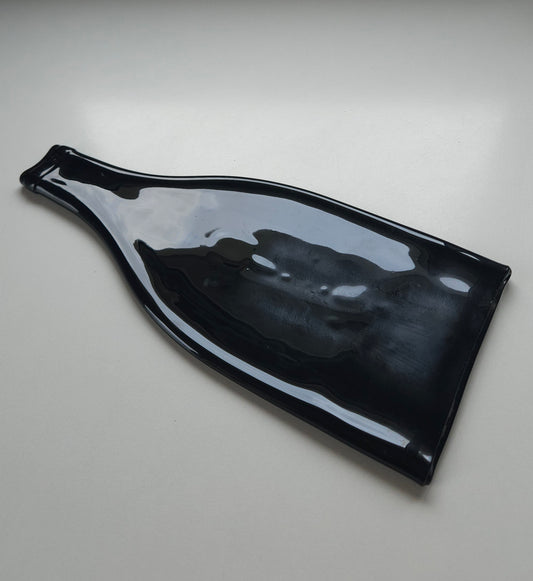Planche apéro en verre upcyclé, design et responsable ! Fabriquée à partir de bouteilles en verre transformées artisanalement. Idéal plateau de présentation, dessous de plats ... couleur vert foncé - planche pour sushi 