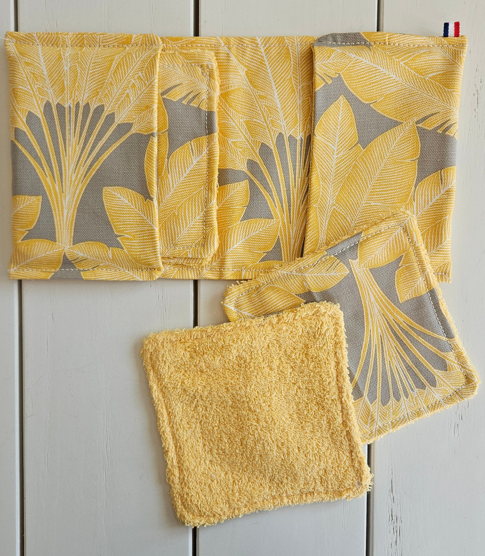 pochette de voyage avec lingettes - textile upcyclé - modèle unique