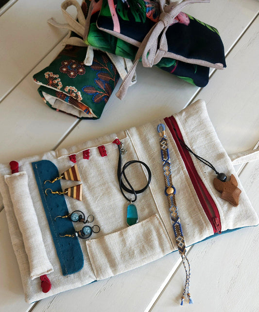 pochette à bijoux en tissu upcyclé - voyage éco-responsable - artisanat de haute-loire