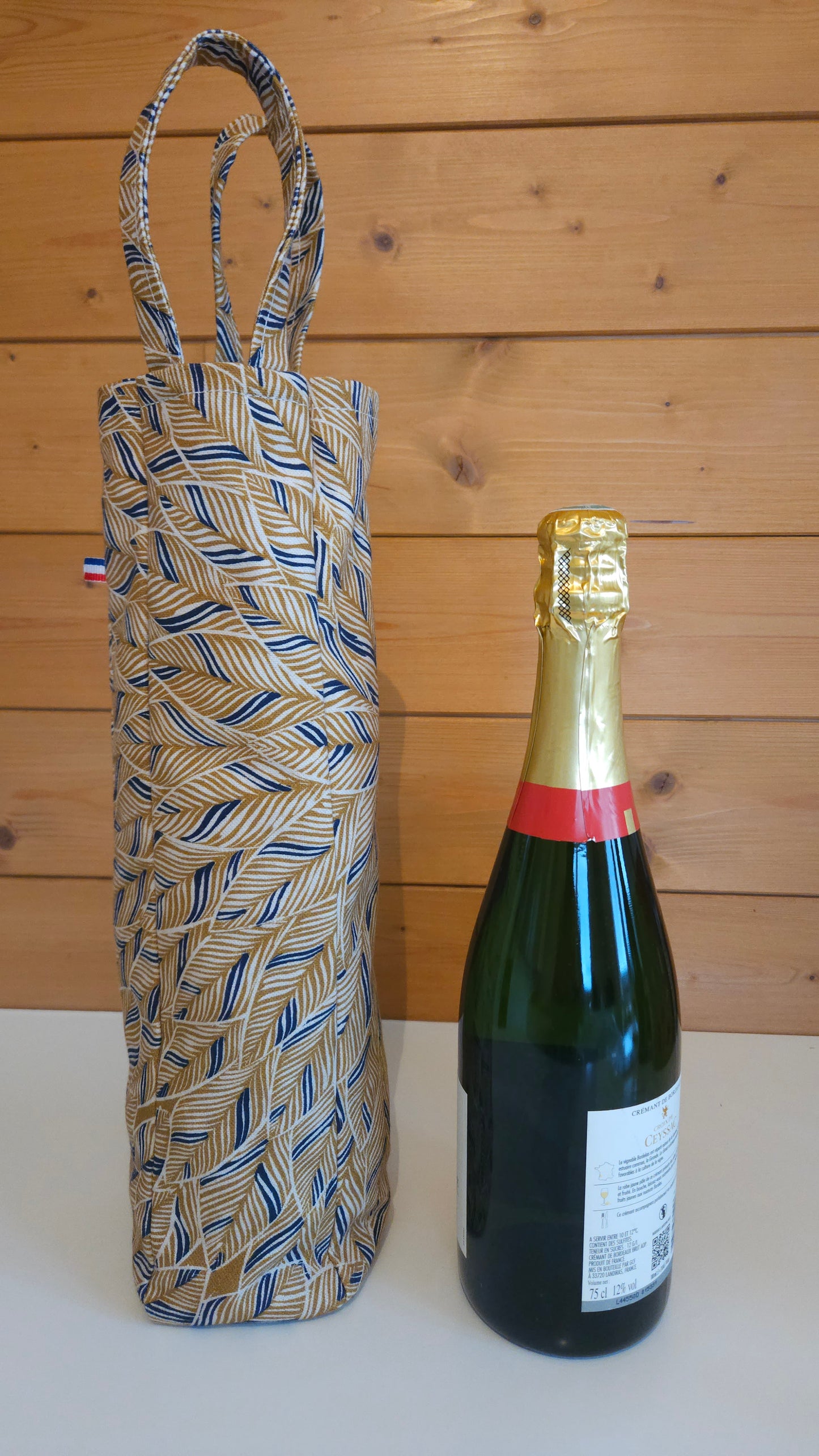 sac à bouteille en tissu upcyclé - haute qualité. accessoire cadeaux éco-responsable - artisanat Auvergne