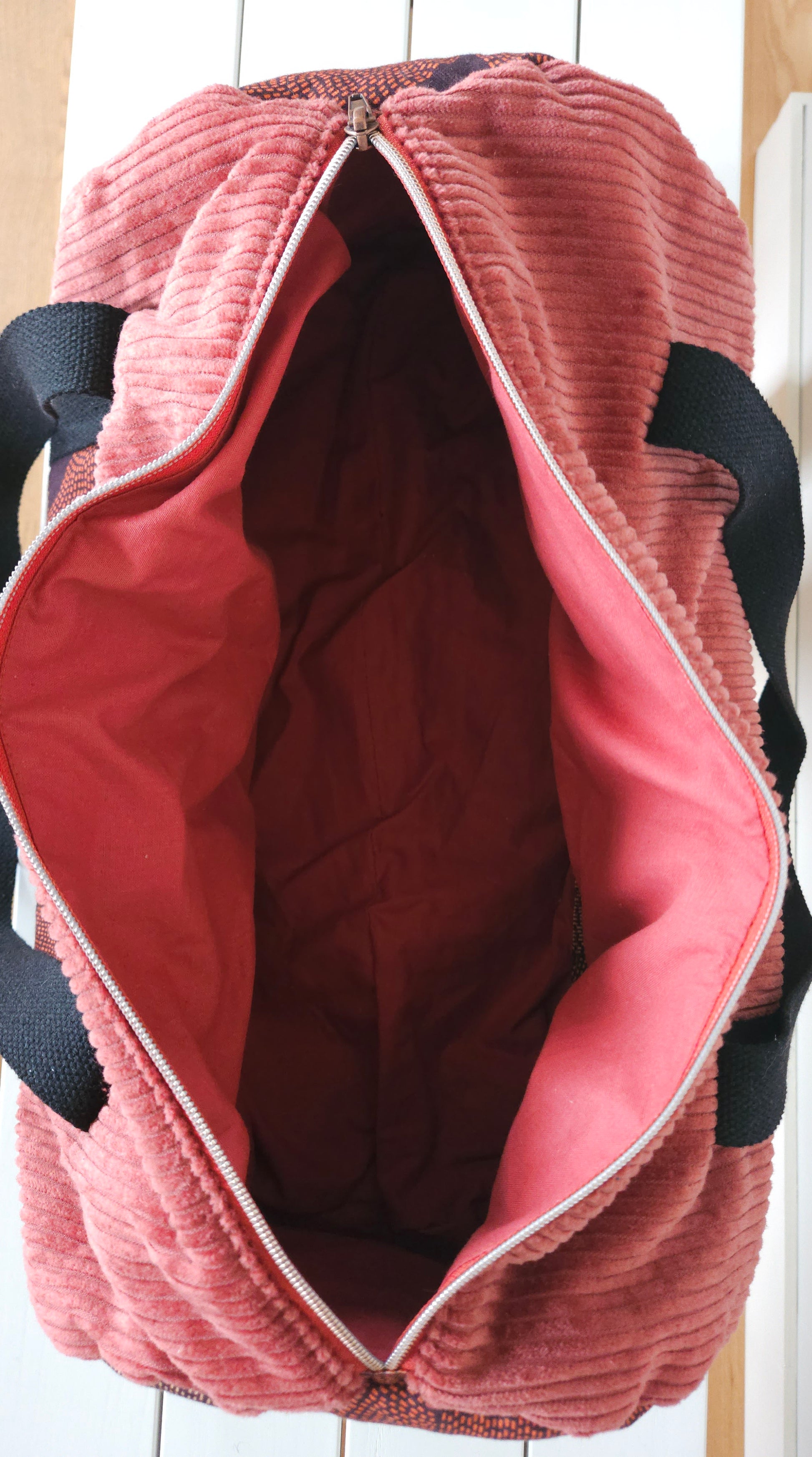 Sac polochon  de voyage velours cotelé rouge brique - artisanat de Haute-Loire - sac de sport  - style ethnique