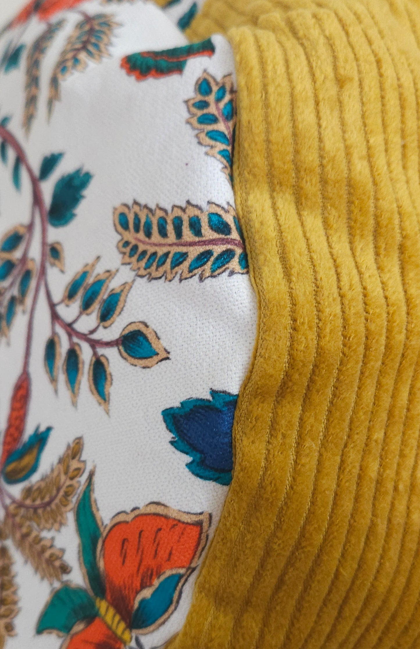 sac de voyage forme polochon - sac de sport- tissu velours cotelé couleur jaune moutarde - tissu coton fleuri- création unique - maroquinerie haute-loire
