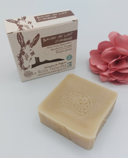 Savon au lait d'anesse biologique. Certifié Bio Nature et progres. huiles essentielles petit grain bigaradier, mandarine, orange