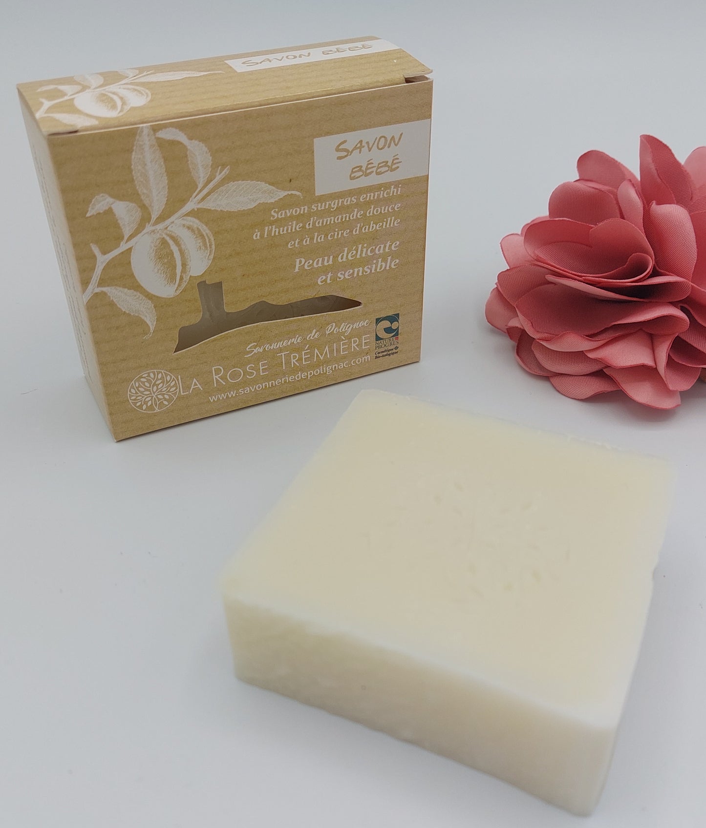 savon pour bébé bio et naturel La Rose Trémière - peau sensible huile amande douce et cire d'abeille