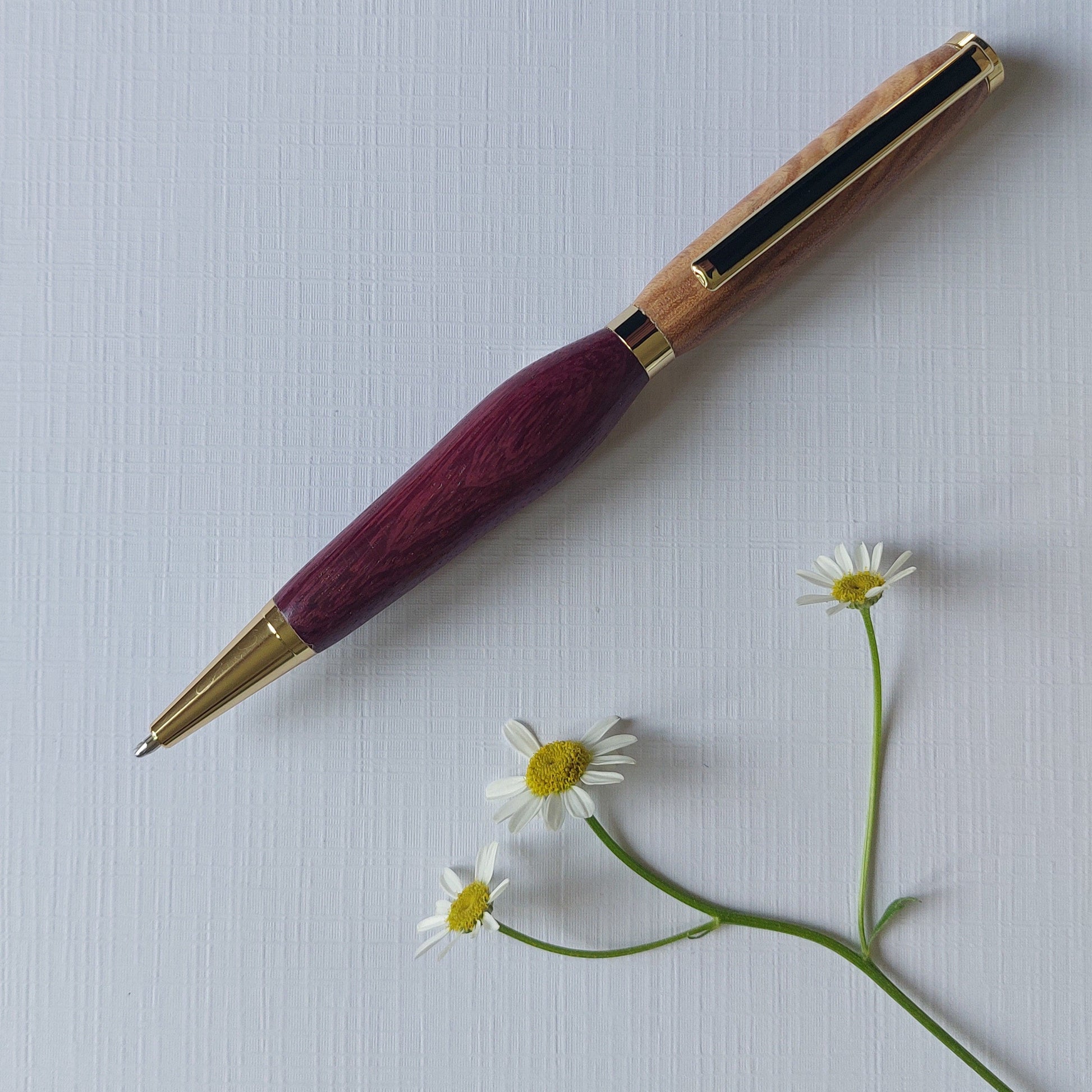 Stylo à bille en bois tourné - frêne olivier amarante