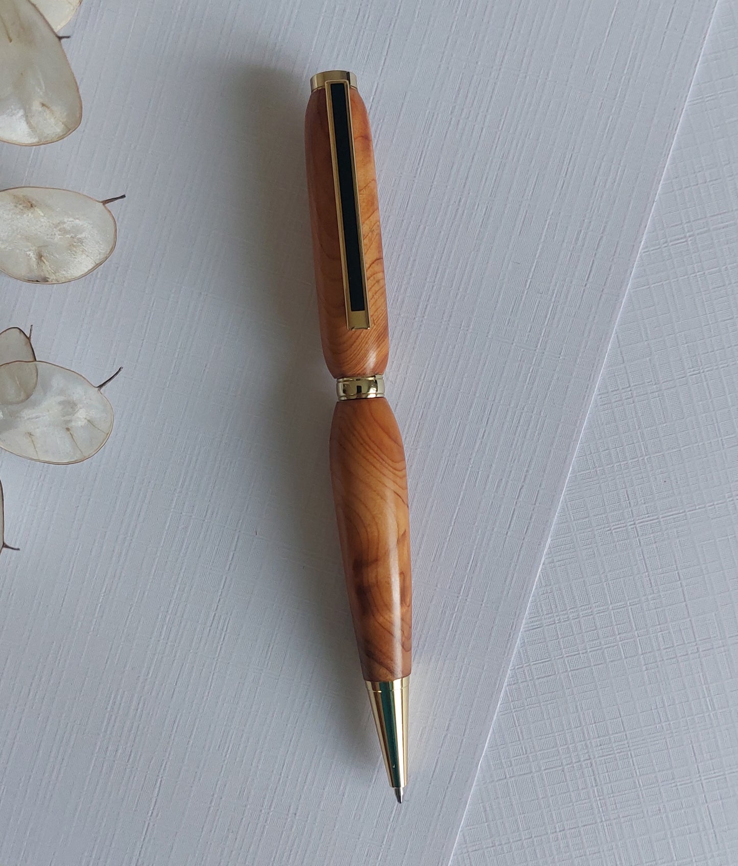 Stylo à bille en bois tourné essence de bois If