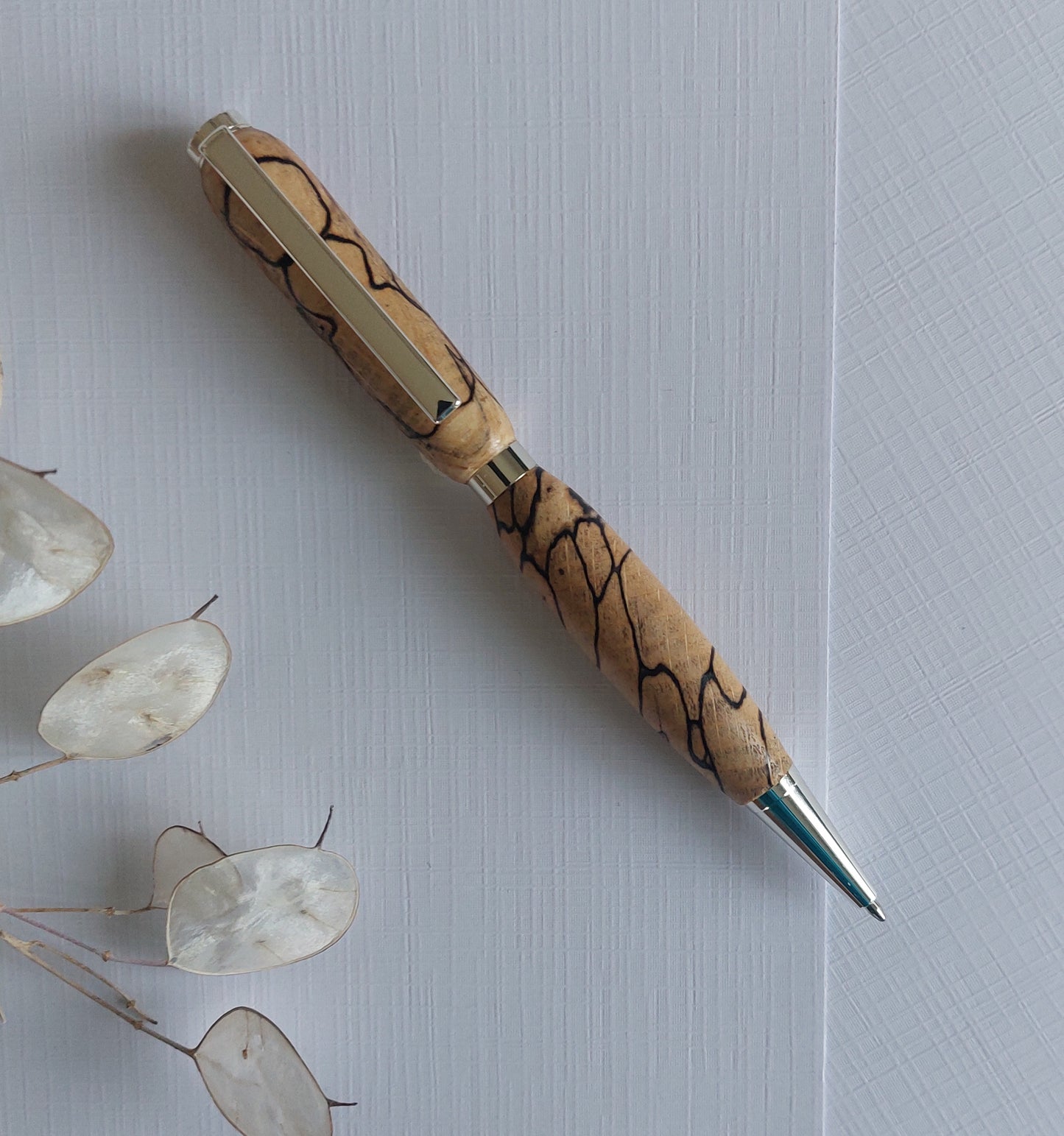 Stylo à bille en bois tourné essence de bois hetre échauffé