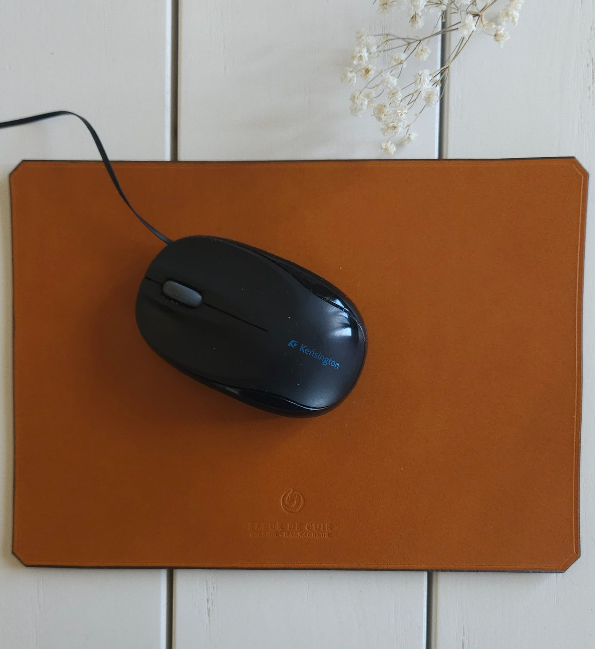 Tapis de souris en fleur de cuir. couleur marron clair . Maroquinerie artisanale Atelier Fleur de Cuir - Haute-Loire