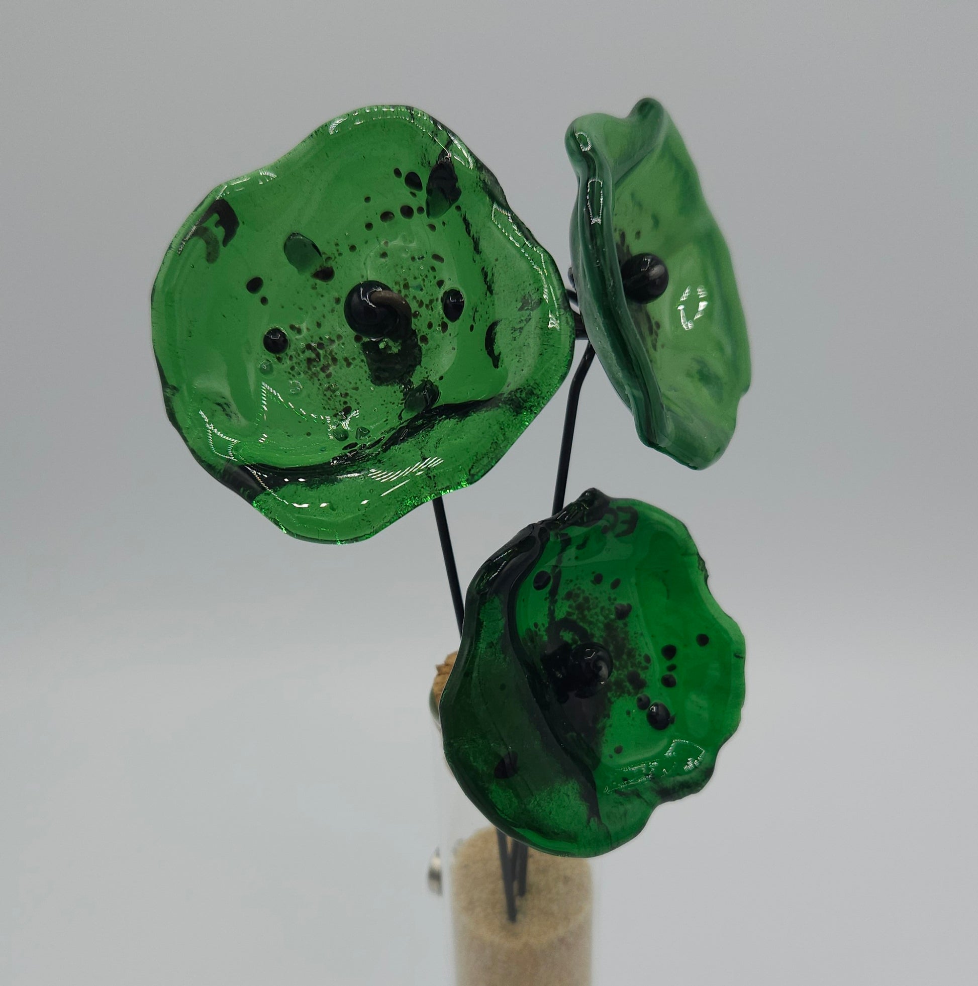 Vase magnétique fleurs coquelicots de verre - couleur verte - artisanat verre fusing. Haute-Loire
