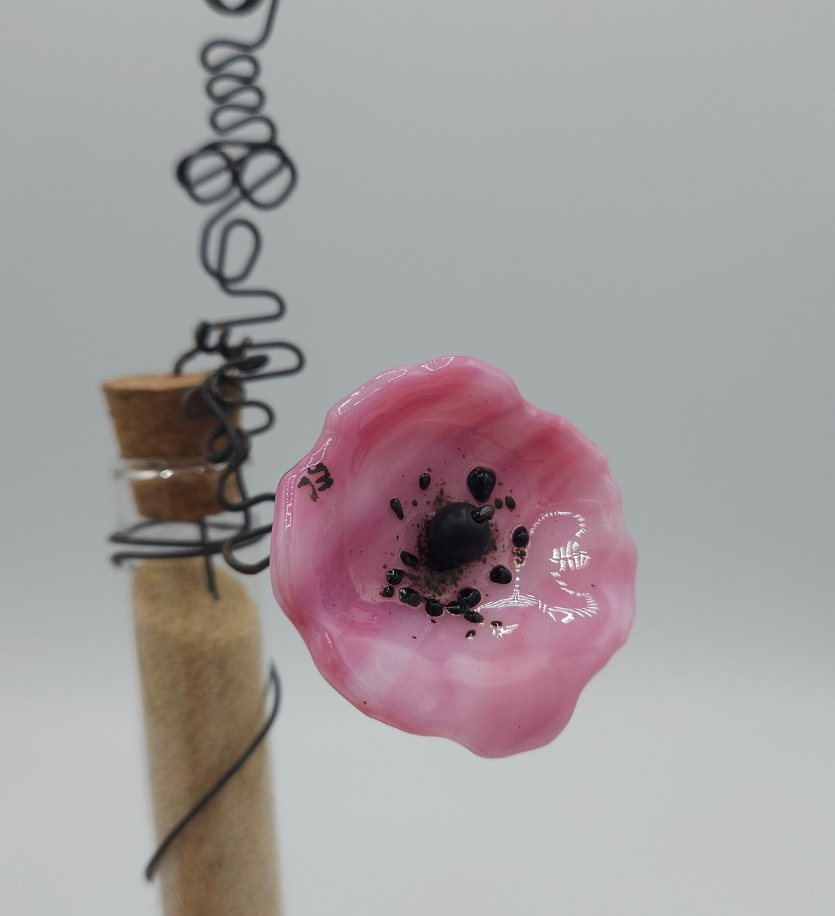Vase à suspendre avec fleur de verre rose - coquelicot - technique verre fusing - artisanat haute-loire