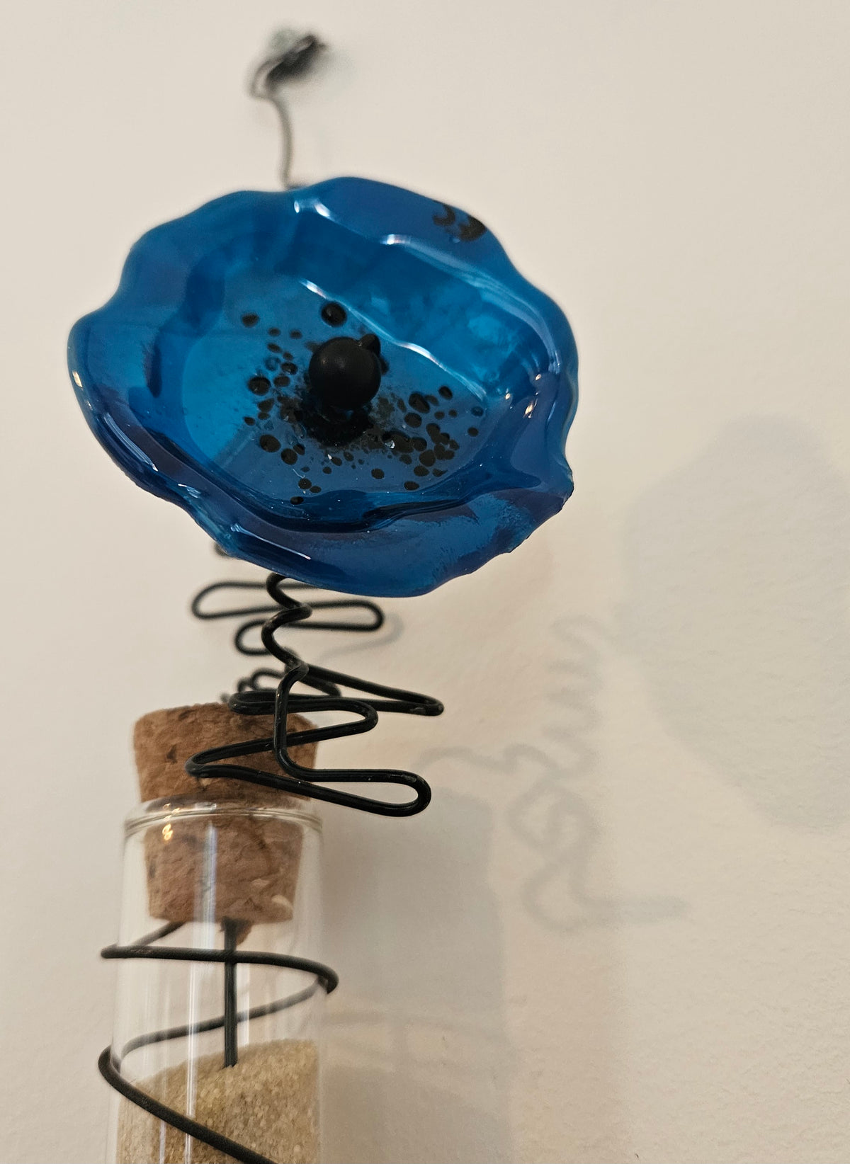 Vase suspendu Fleur en verre L'Art en Transparence - décoration originale murale en verre