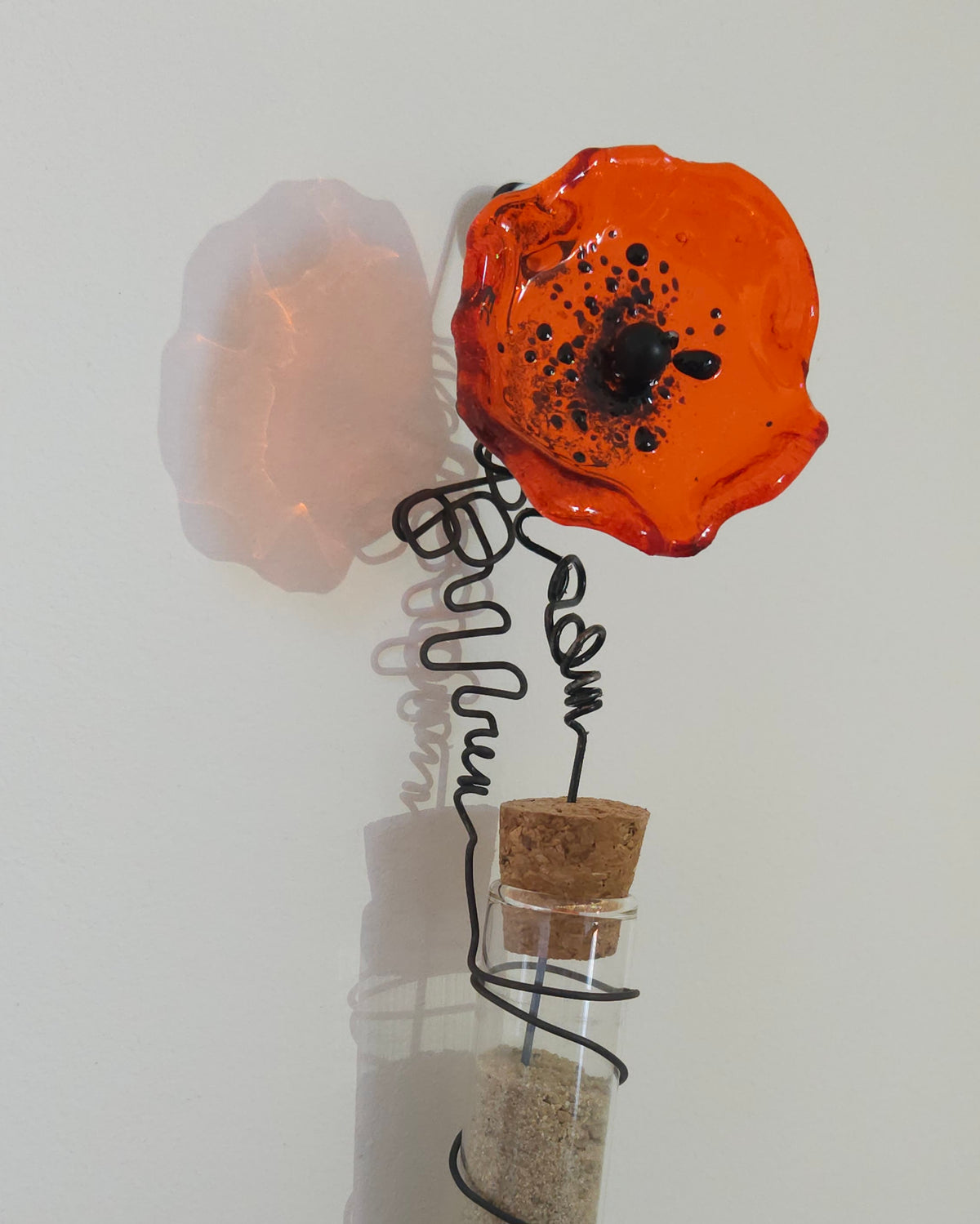 Vase suspendu Fleur en verre  - décoration murale originale - fleur coquelicot en verre , couleur orange - artisanat francais