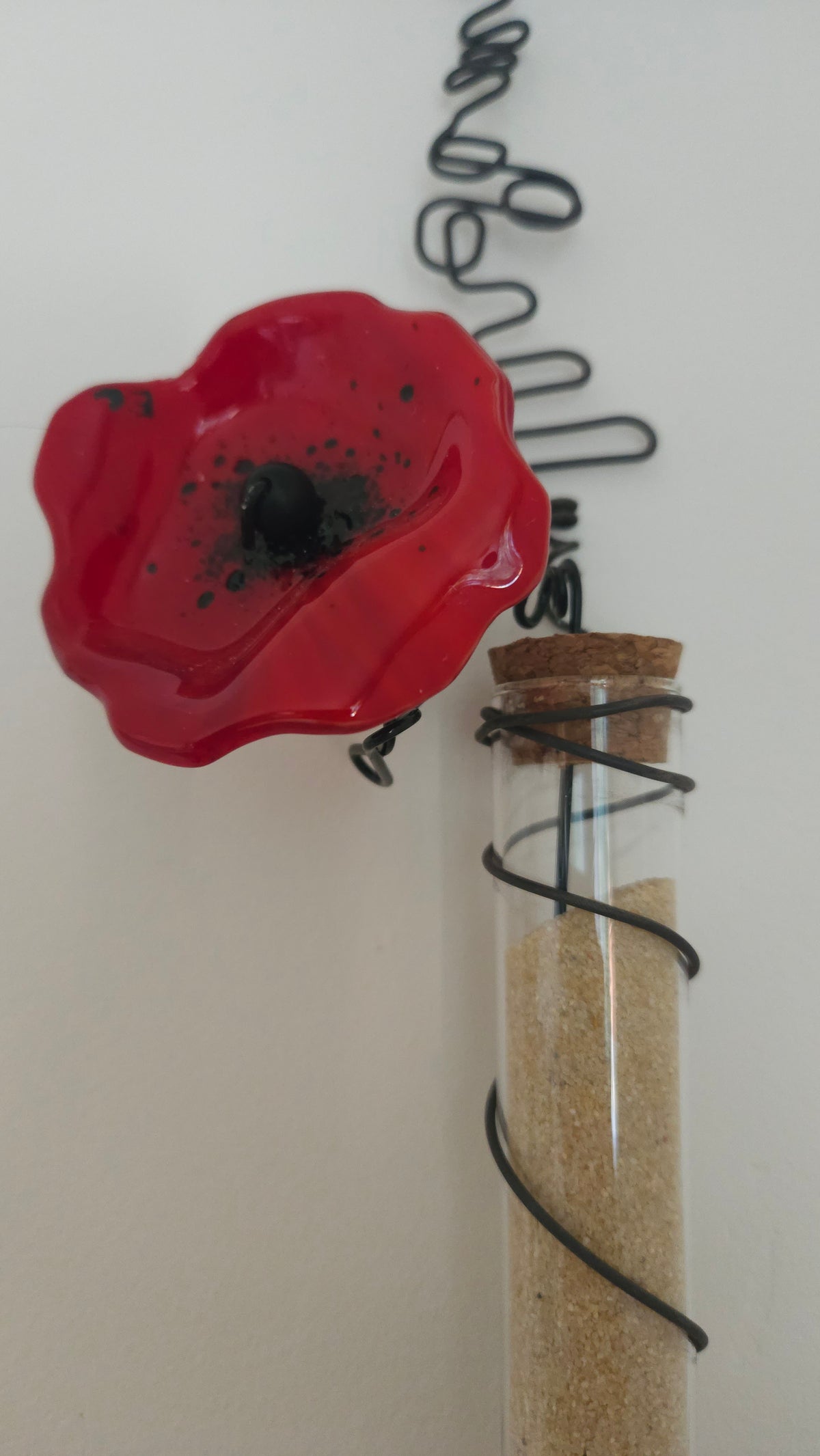 Vase suspendu Fleur de coquelicot en verre L'Art en Transparence - décoration originale murale - artisanat français - technique verre fusing