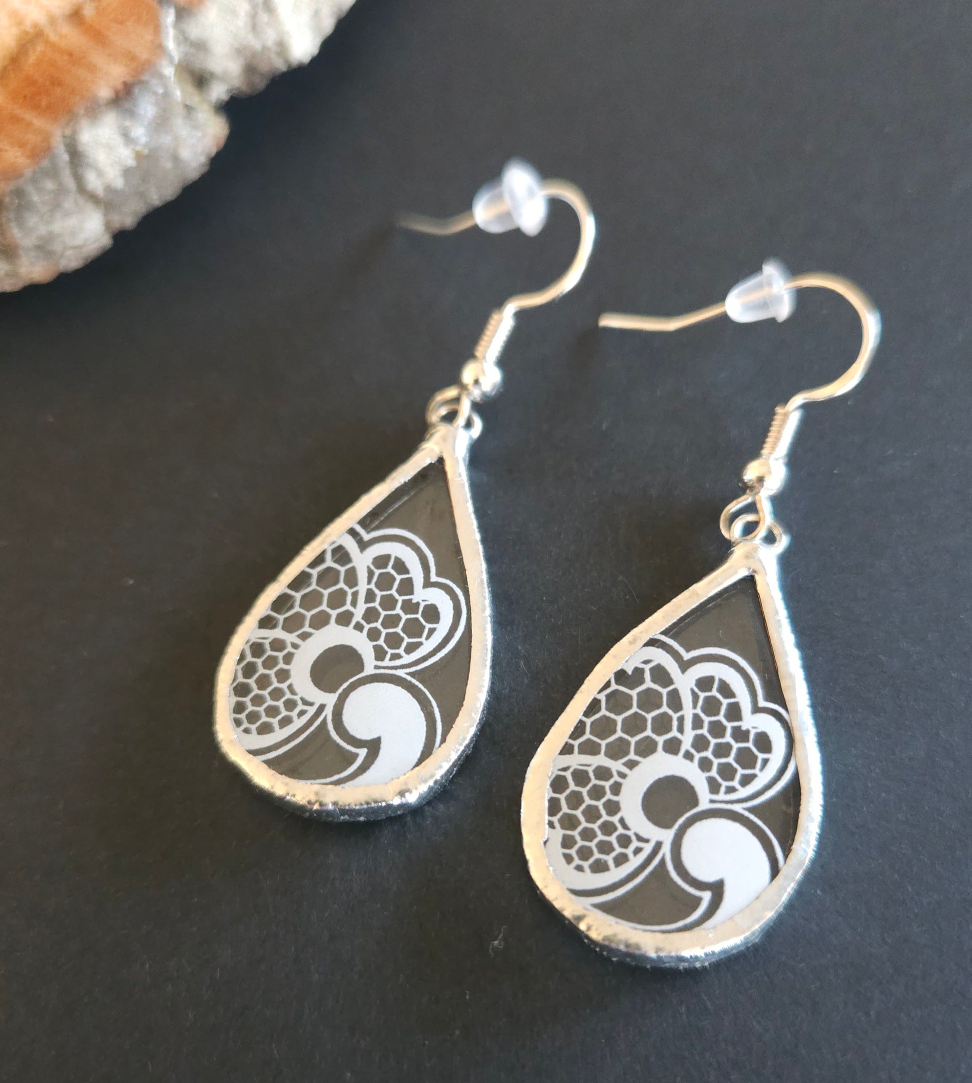 Boucles d'oreilles en verre upcyclé Création Vart