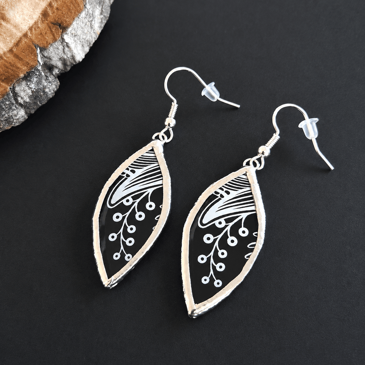 Boucles d'oreilles en verre upcyclé Création Vart - motifs dentelle - artianat de Haute-Loire