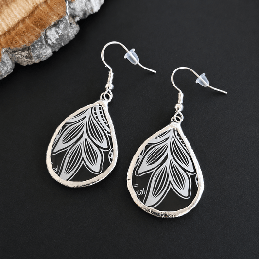 Boucles d'oreilles en verre upcyclé style dentelle - Création Vart