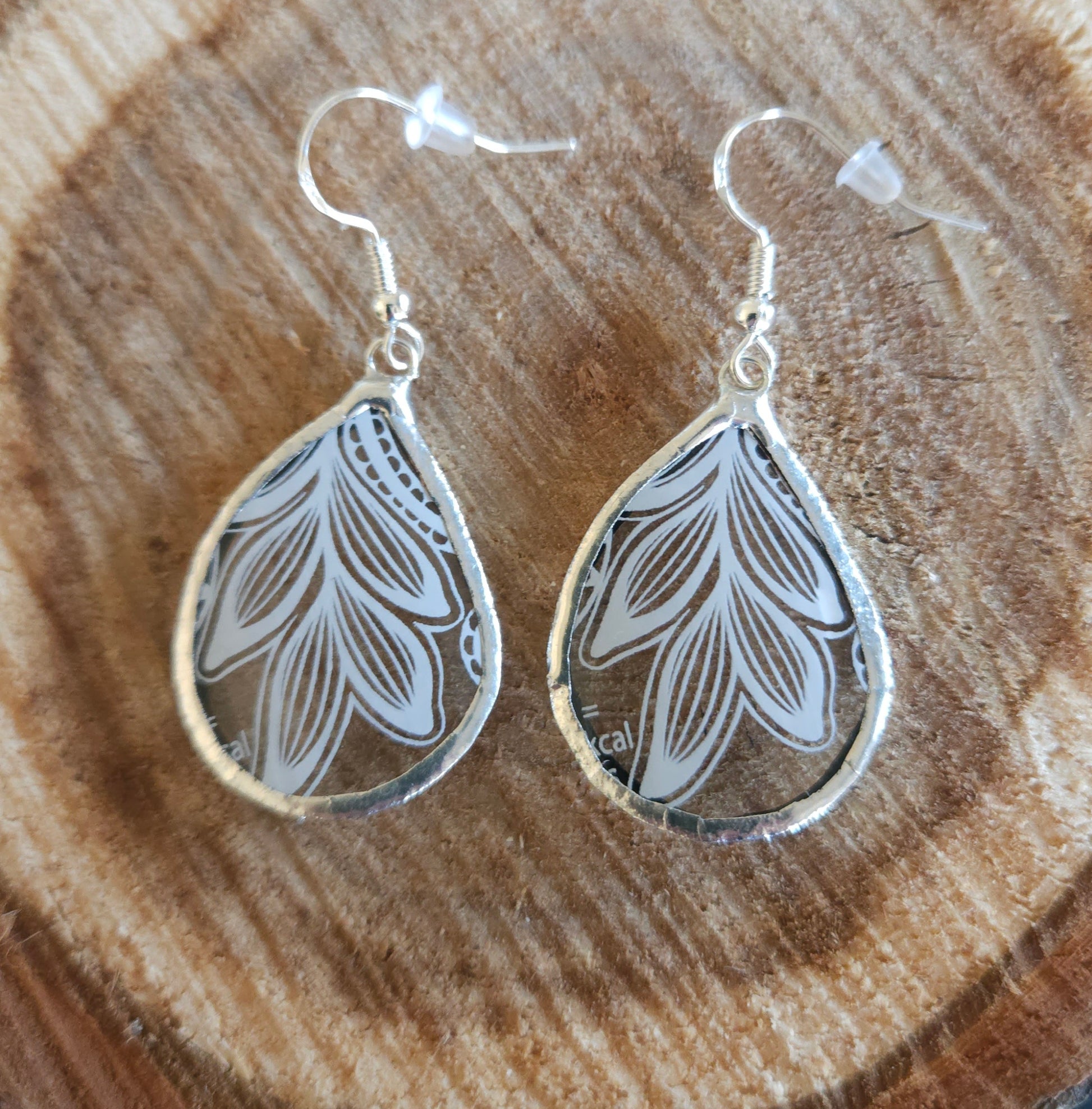 Boucles d'oreilles en verre upcyclé Création Vart