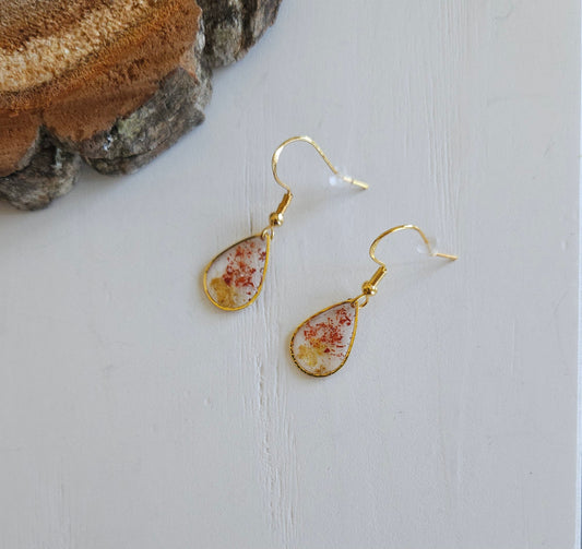 boucles d'oeilles résine et bois - artisanat de haute-loire - modèle goutte ( acajou et difu)