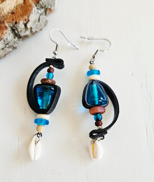 boucles d'oreilles upcyclées - artisanat - création unique et originale- matière upcyclée : chambre à air de vélo