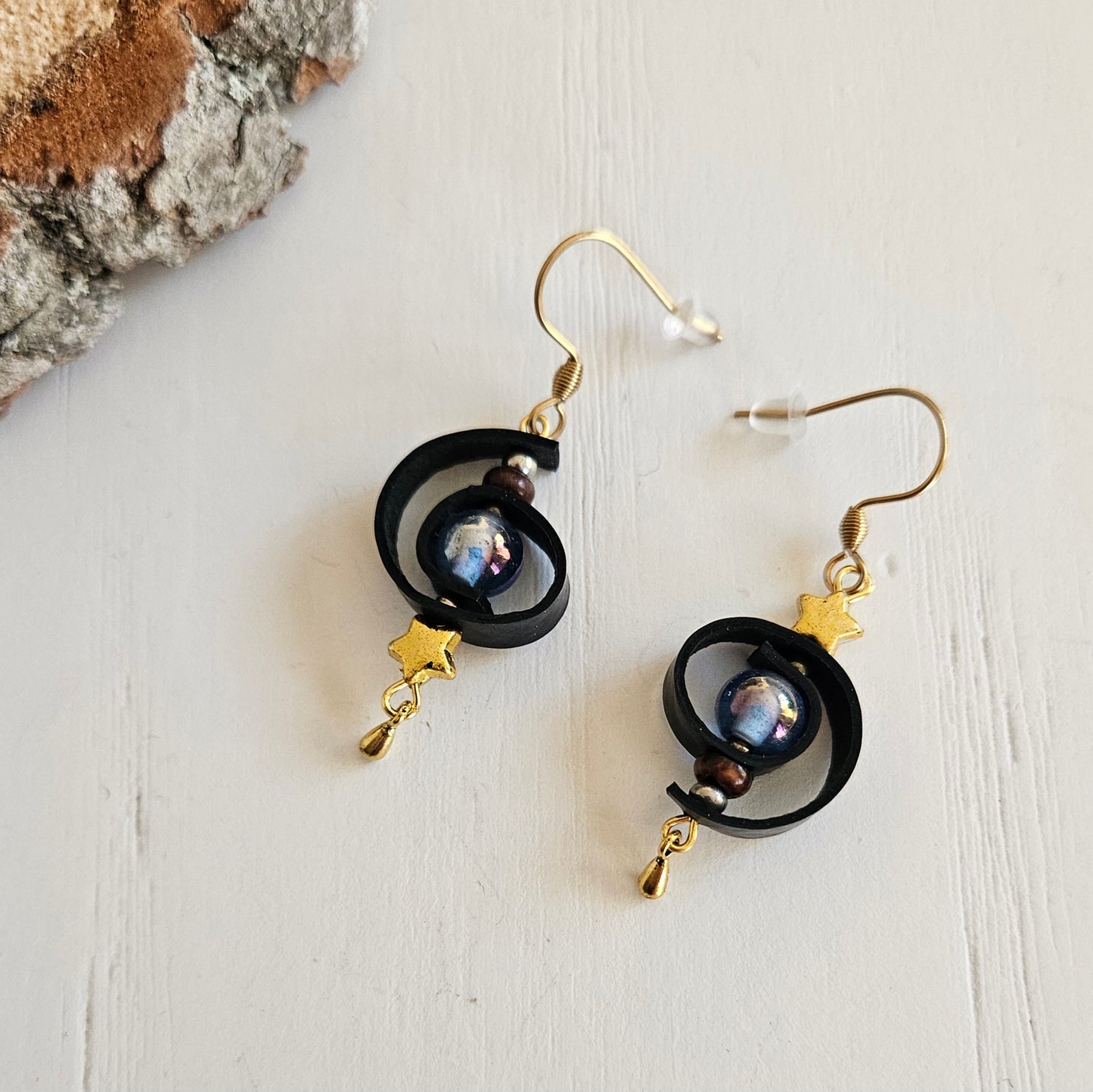 boucles d'oreilles upcyclées - artisanat - création unique et originale- matière upcyclée : chambre à air de vélo