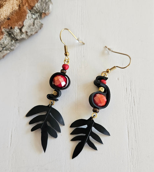 boucles d'oreilles upcyclées - artisanat - création unique et originale- matière upcyclée : chambre à air de vélo