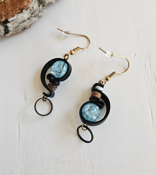 boucles d'oreilles upcyclées - artisanat - création unique et originale- matière upcyclée : chambre à air de vélo