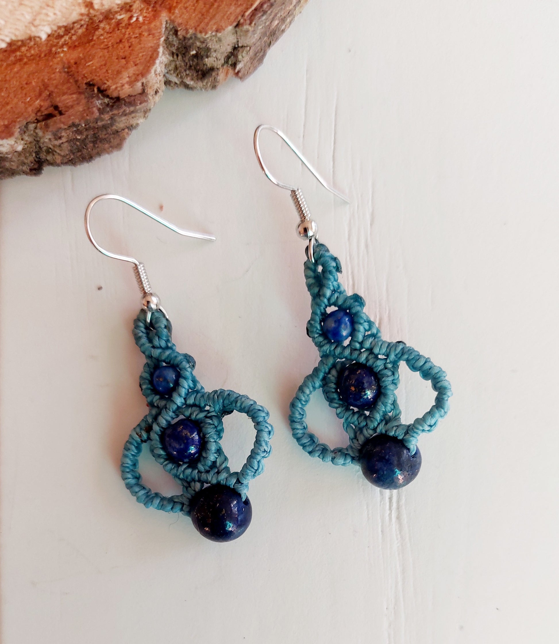 boucles d'oreilles macramé Bleu ciel Lapis Lazulli - artisanat france Haute-Loire