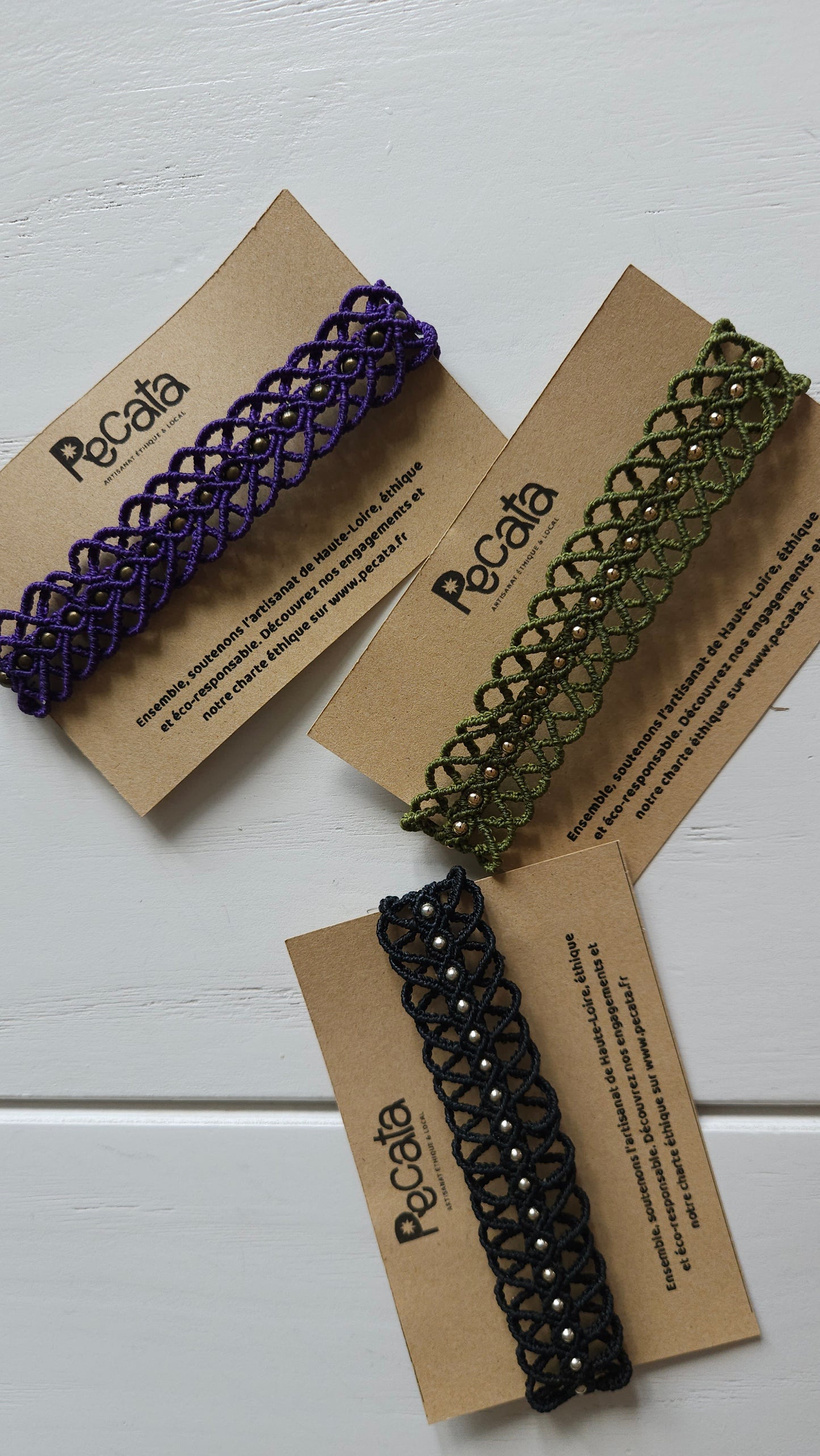 bracelet manchette en macramé et perles dorée - 3 couleurs au choix : kaki, noir, prune (violet)