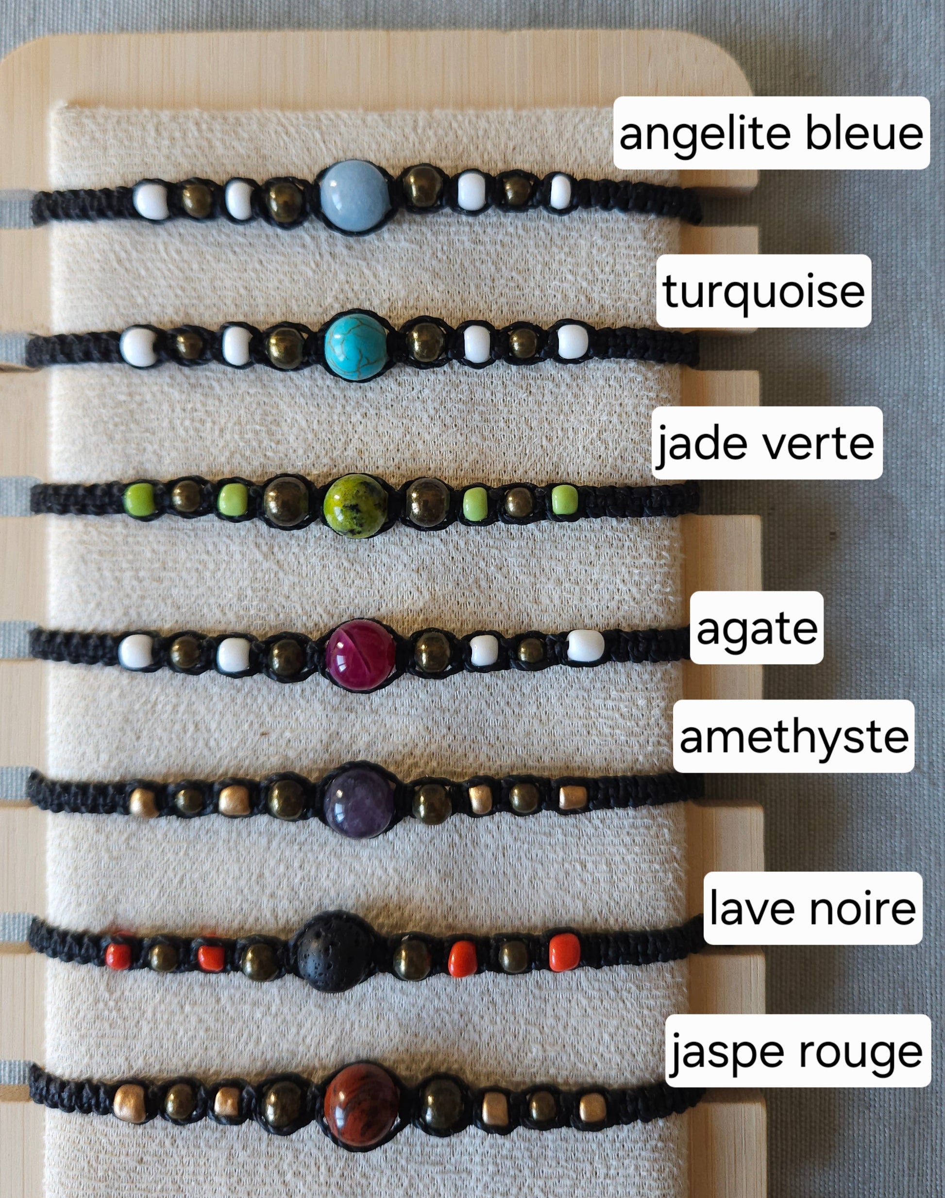 Bracelet tissé main pierre naturelle, perles de rocaille, perles de laiton. artisanat de Haute-Loire par PECATA