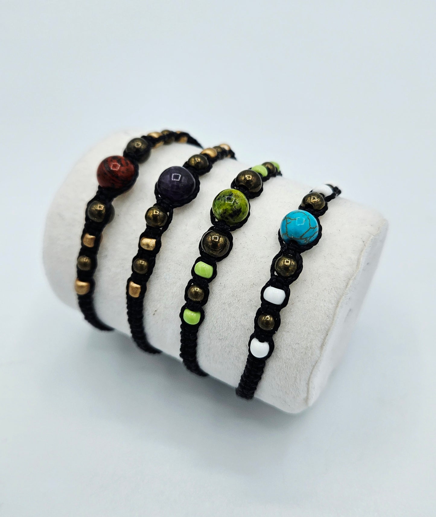 Bracelet tissé main pierre naturelle, perles de rocaille, perles de laiton. artisanat de Haute-Loire par PECATA