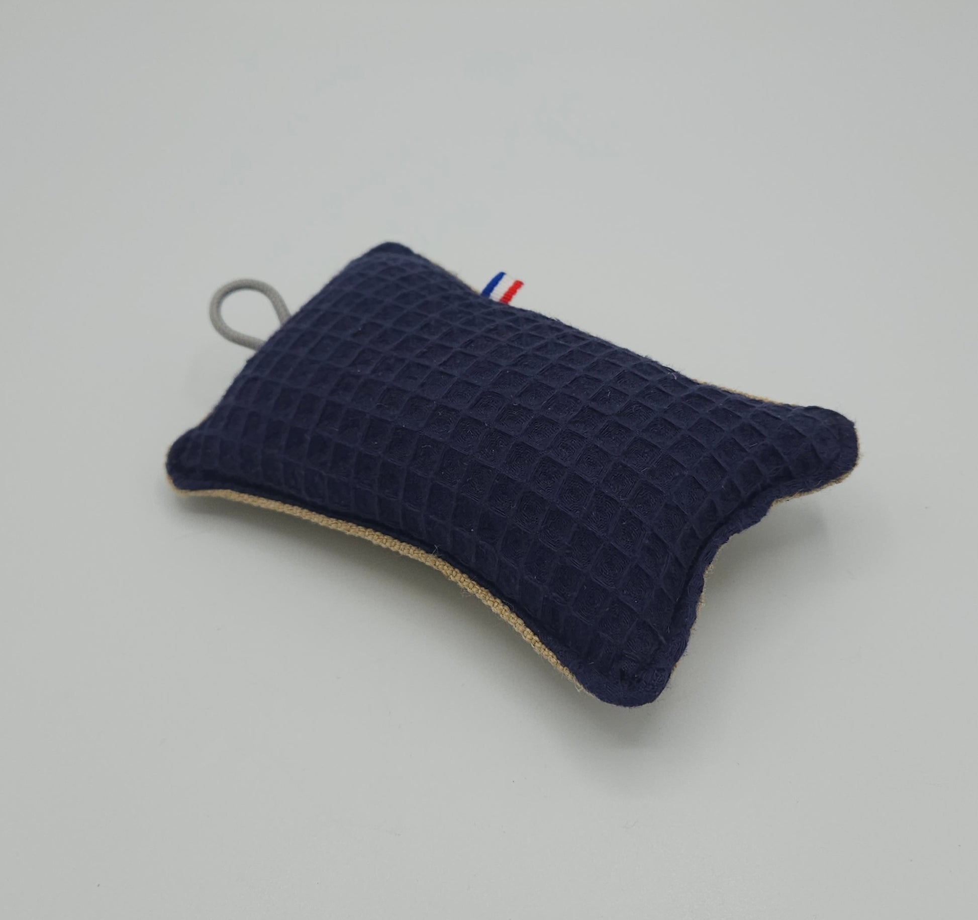 eponge à vaisselle recyclable couleur bleu nuit. - tissus nid d'abeille et face toile de jute. artisanat de haute-loire 