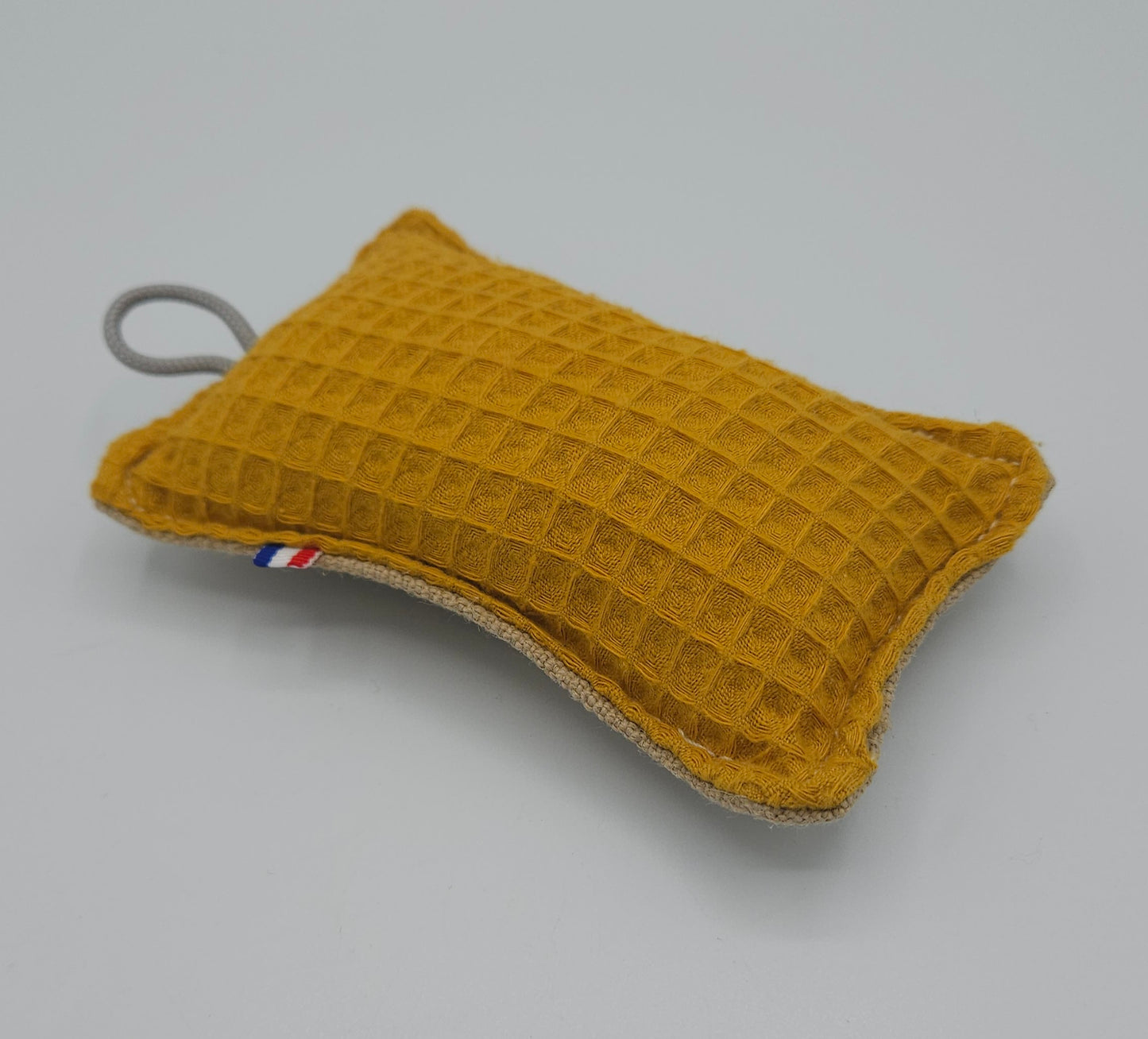 eponge à vaisselle recyclable couleur jaune - tissus nid d'abeille et face toile de jute. artisanat de haute-loire 